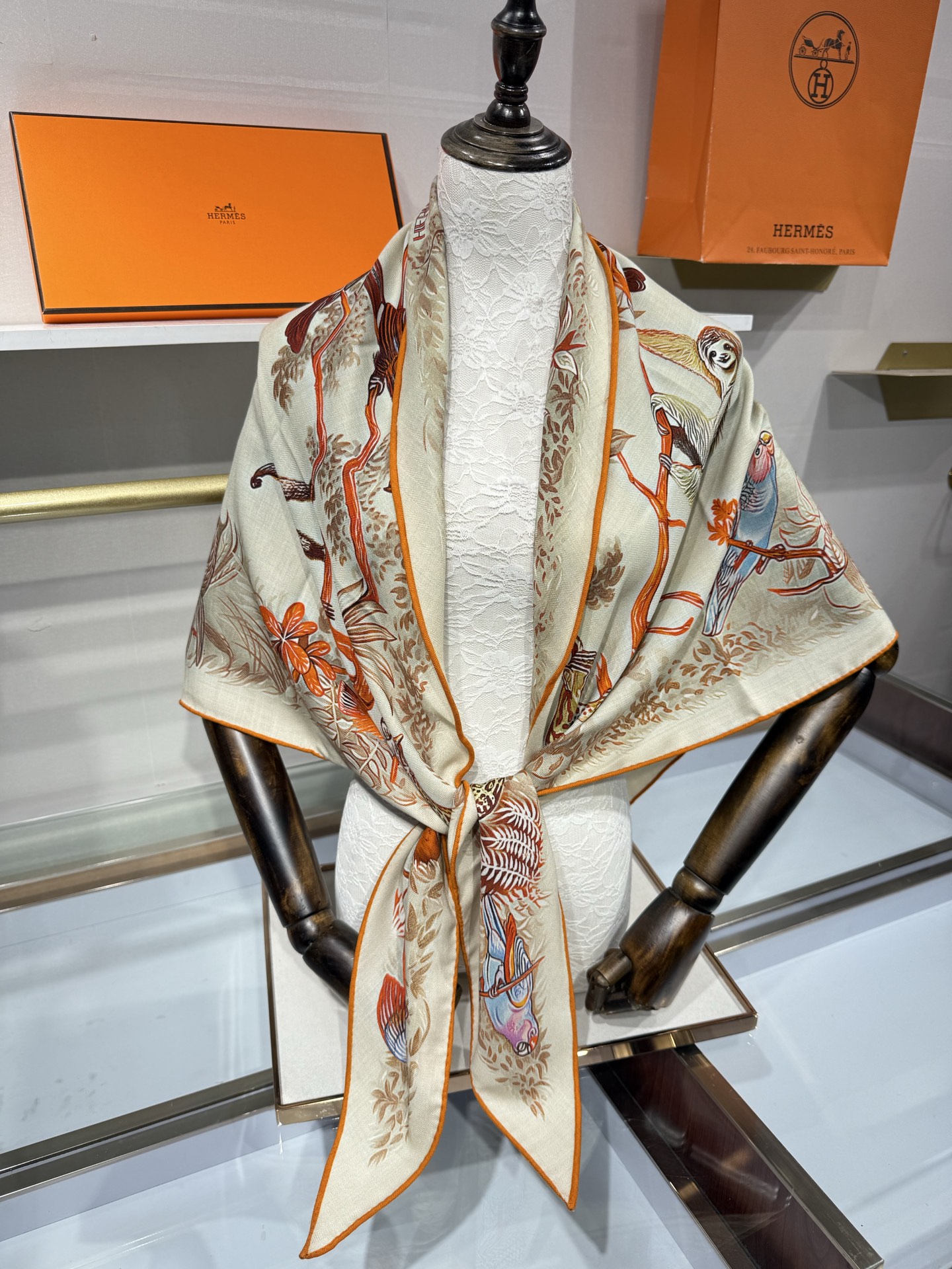 💟HERMES/2026❤️New三角形尺寸，非常好搭配衣服，手工卷边,70%羊绒+30%真丝材质混纺面