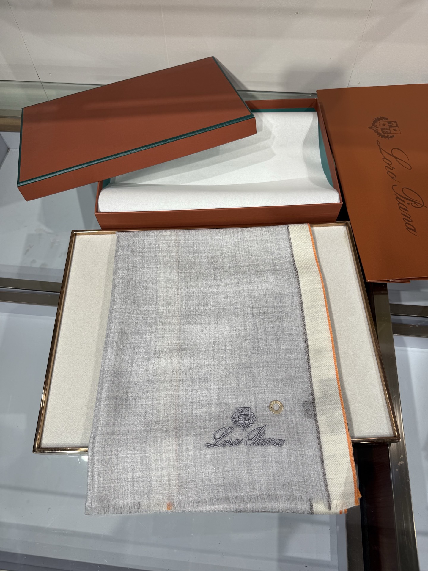 💟Loro Piana LP最新独家供应十年二十年都不过时！也只有LP羊绒围巾能把这么看似简单外观的围巾