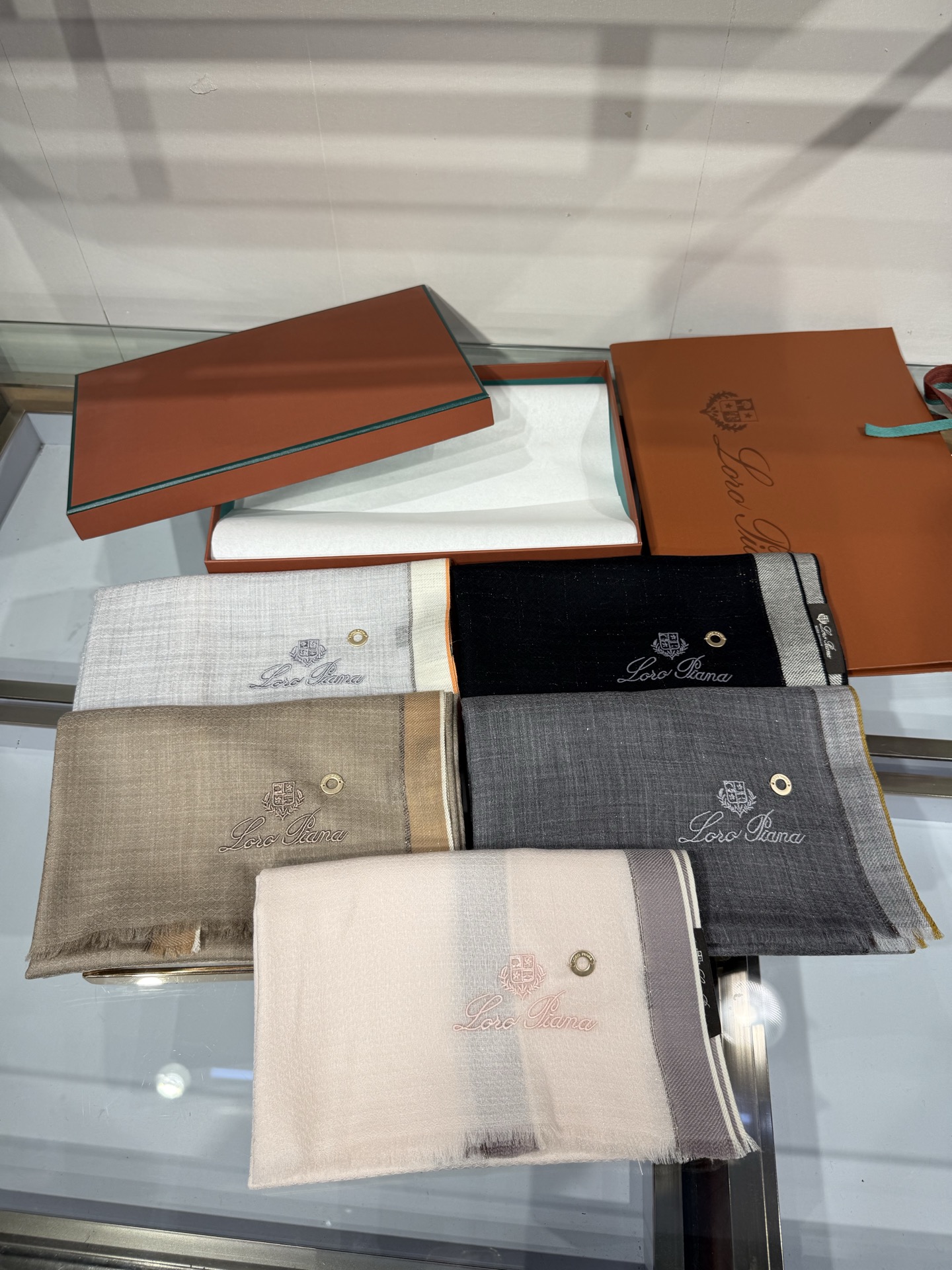 💟Loro Piana LP最新独家供应十年二十年都不过时！也只有LP羊绒围巾能把这么看似简单外观的围巾