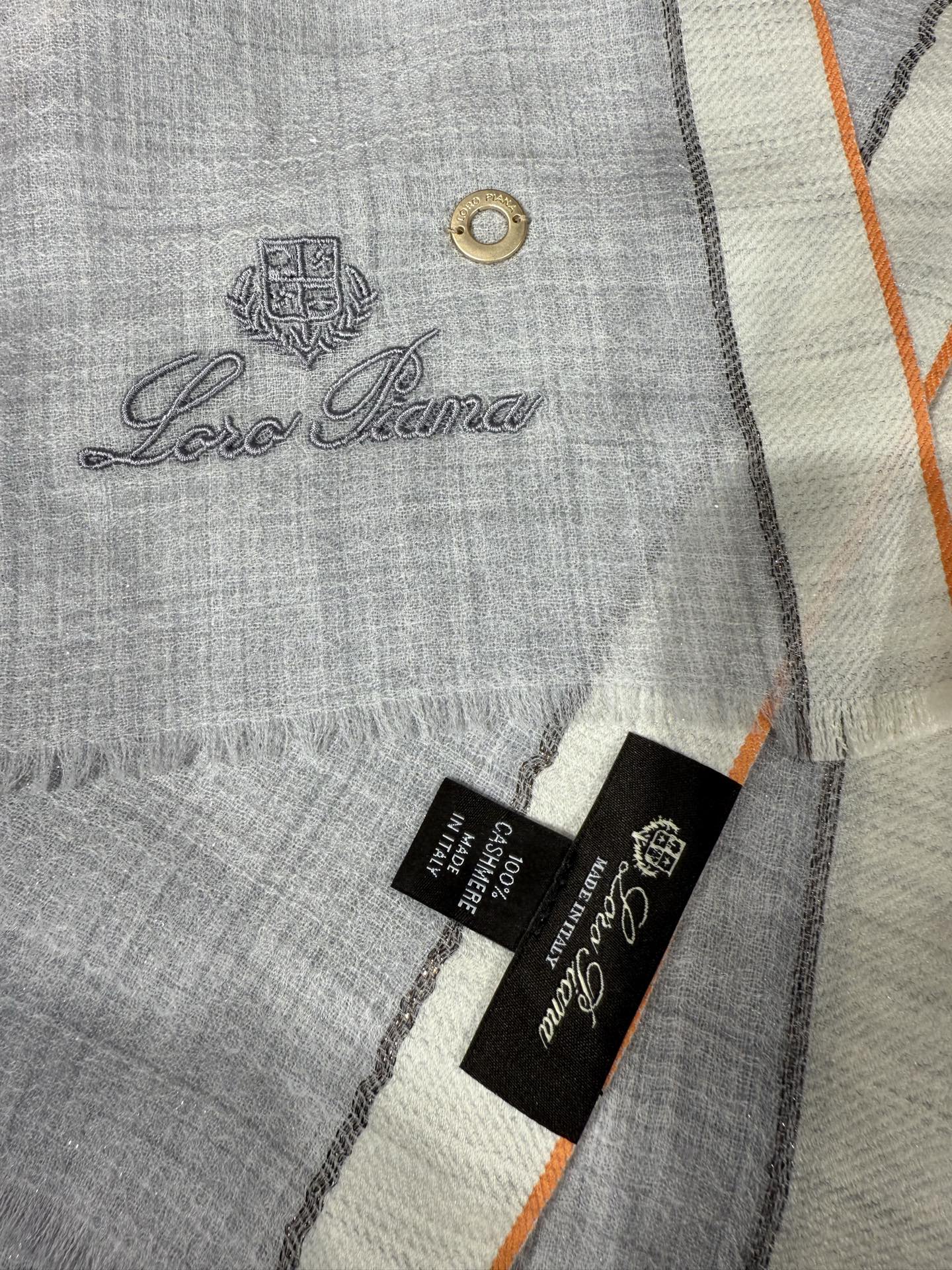 💟Loro Piana LP最新独家供应十年二十年都不过时！也只有LP羊绒围巾能把这么看似简单外观的围巾