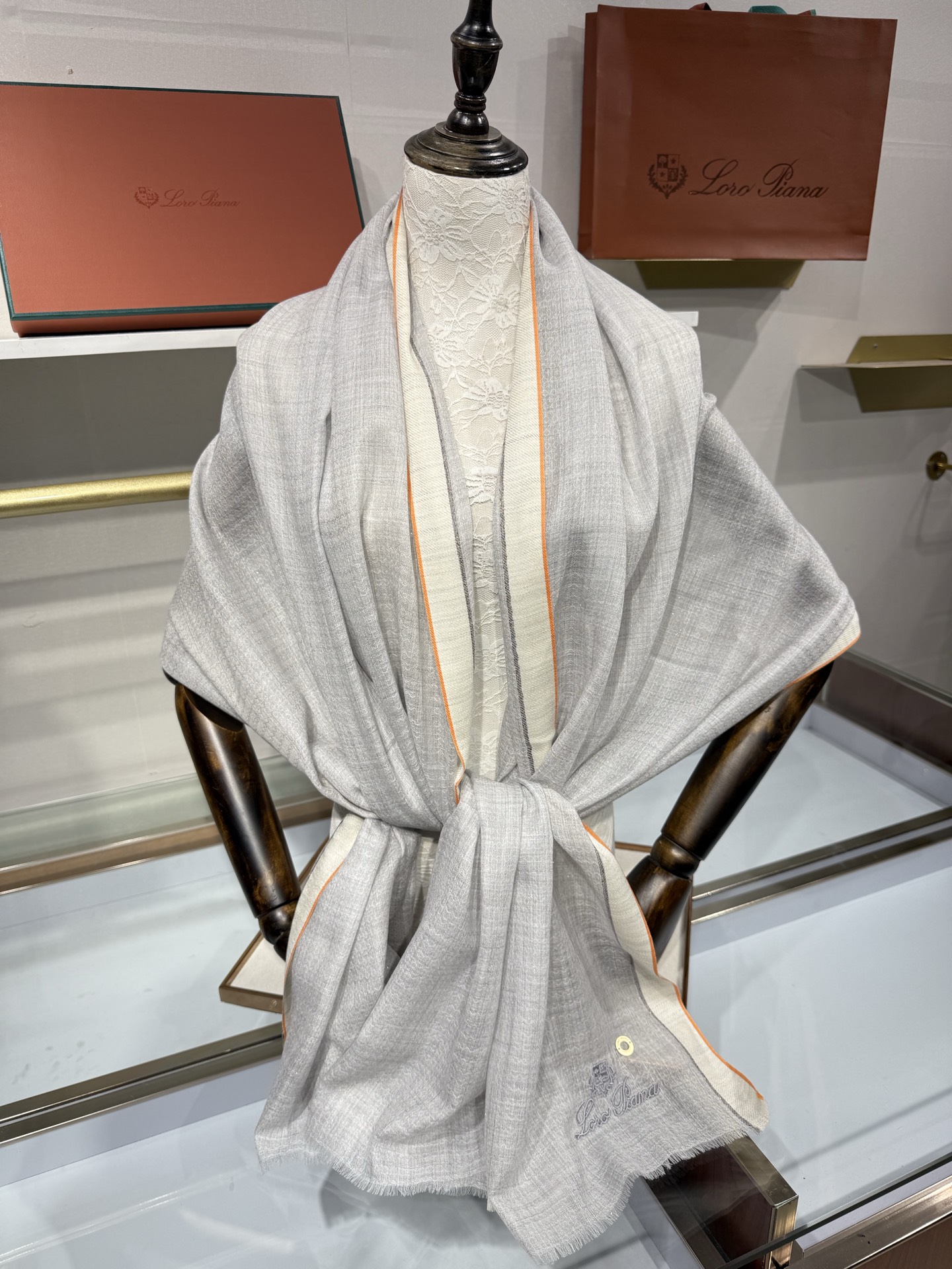 💟Loro Piana LP最新独家供应十年二十年都不过时！也只有LP羊绒围巾能把这么看似简单外观的围巾