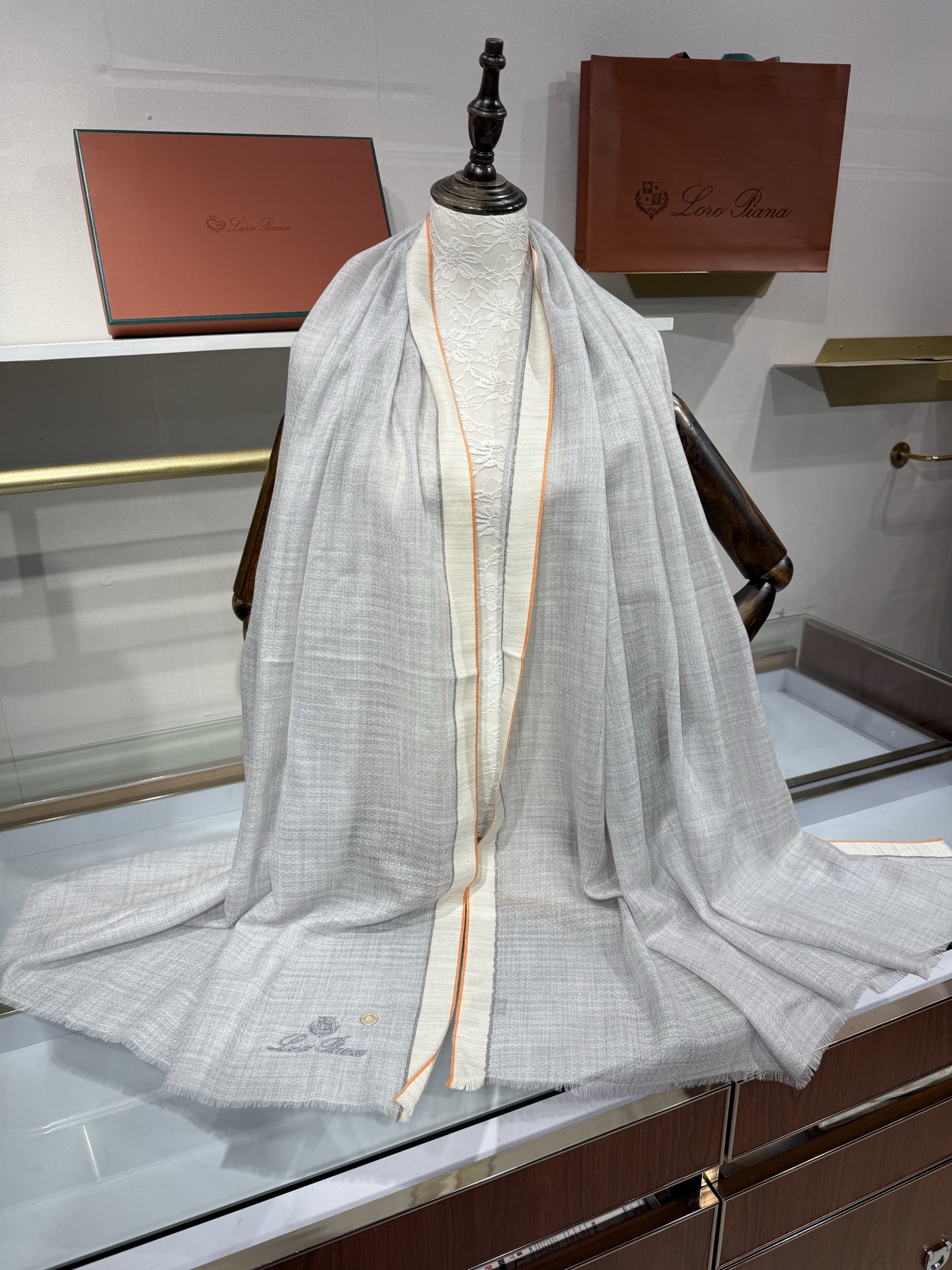 💟Loro Piana LP最新独家供应十年二十年都不过时！也只有LP羊绒围巾能把这么看似简单外观的围巾