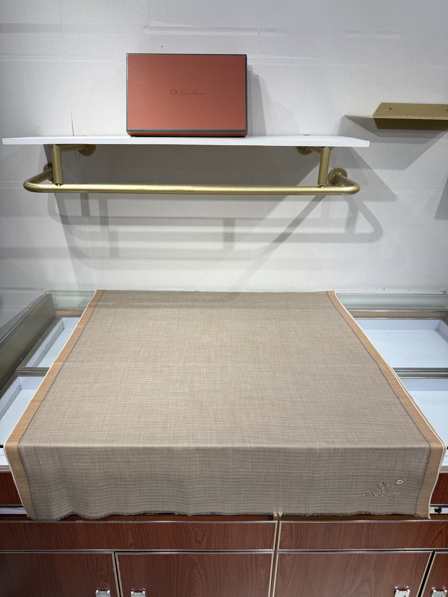 💟Loro Piana LP最新独家供应十年二十年都不过时！也只有LP羊绒围巾能把这么看似简单外观的围巾