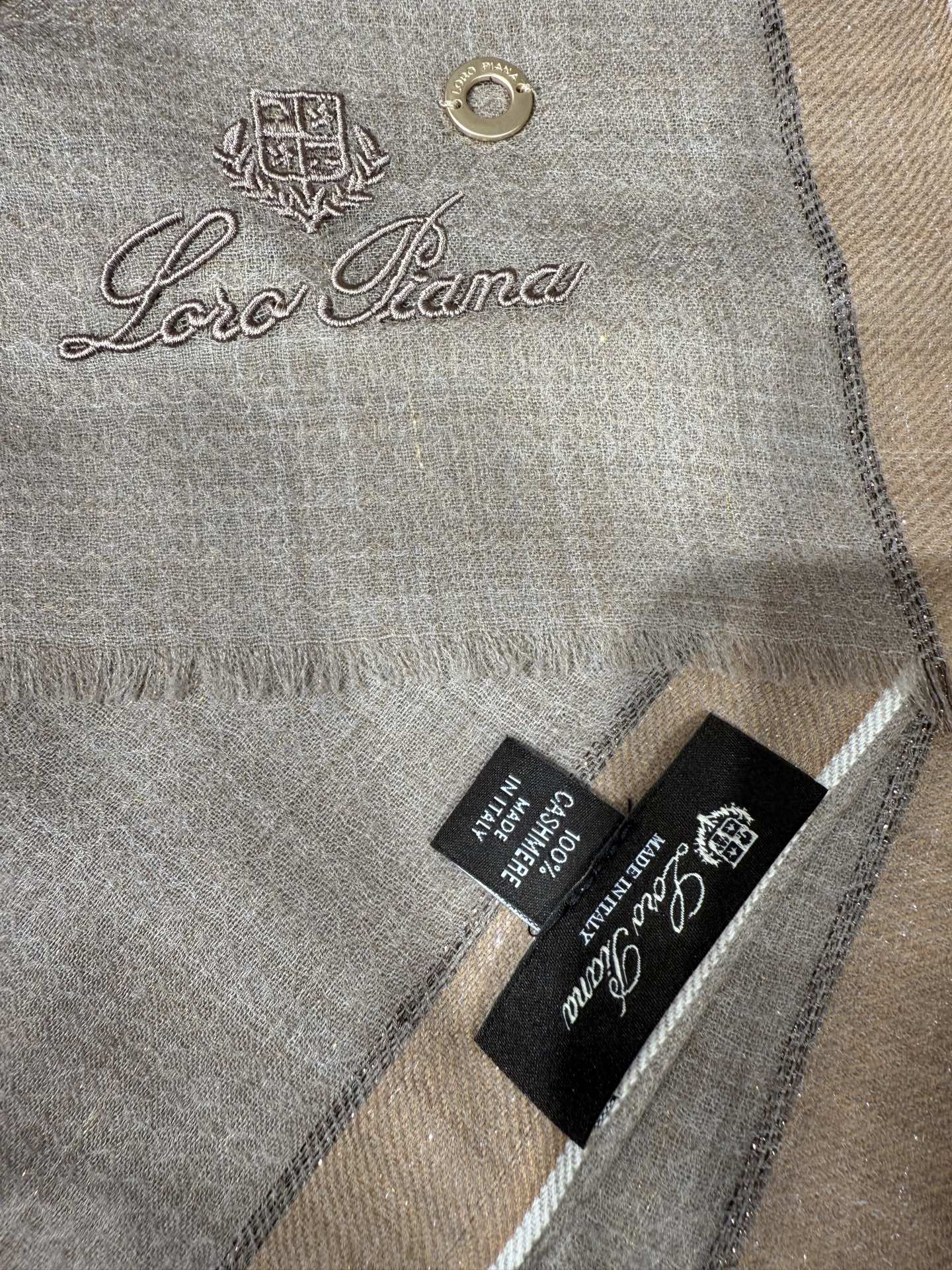 💟Loro Piana LP最新独家供应十年二十年都不过时！也只有LP羊绒围巾能把这么看似简单外观的围巾