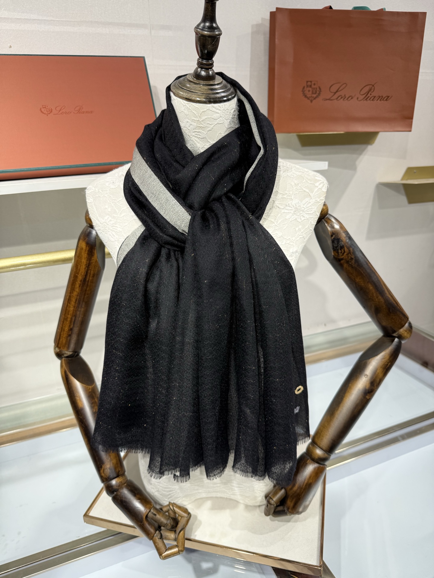 💟Loro Piana LP最新独家供应十年二十年都不过时！也只有LP羊绒围巾能把这么看似简单外观的围巾