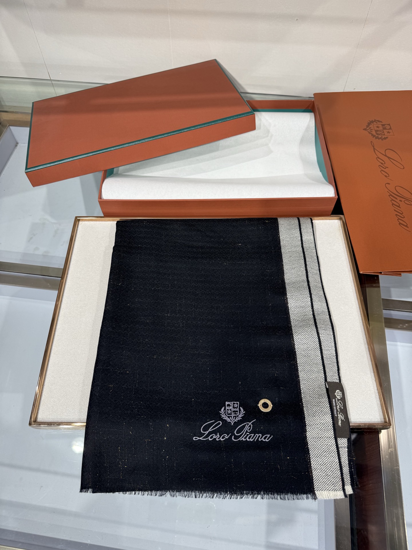 💟Loro Piana LP最新独家供应十年二十年都不过时！也只有LP羊绒围巾能把这么看似简单外观的围巾