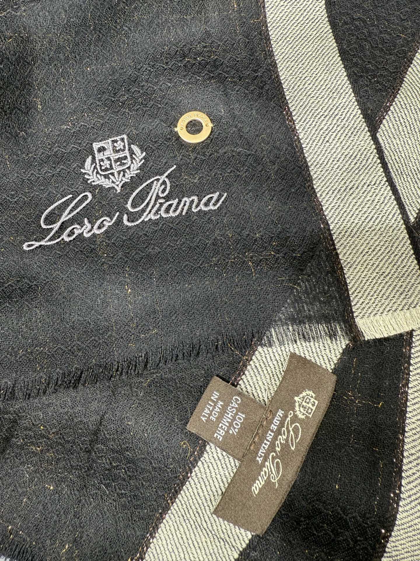 💟Loro Piana LP最新独家供应十年二十年都不过时！也只有LP羊绒围巾能把这么看似简单外观的围巾
