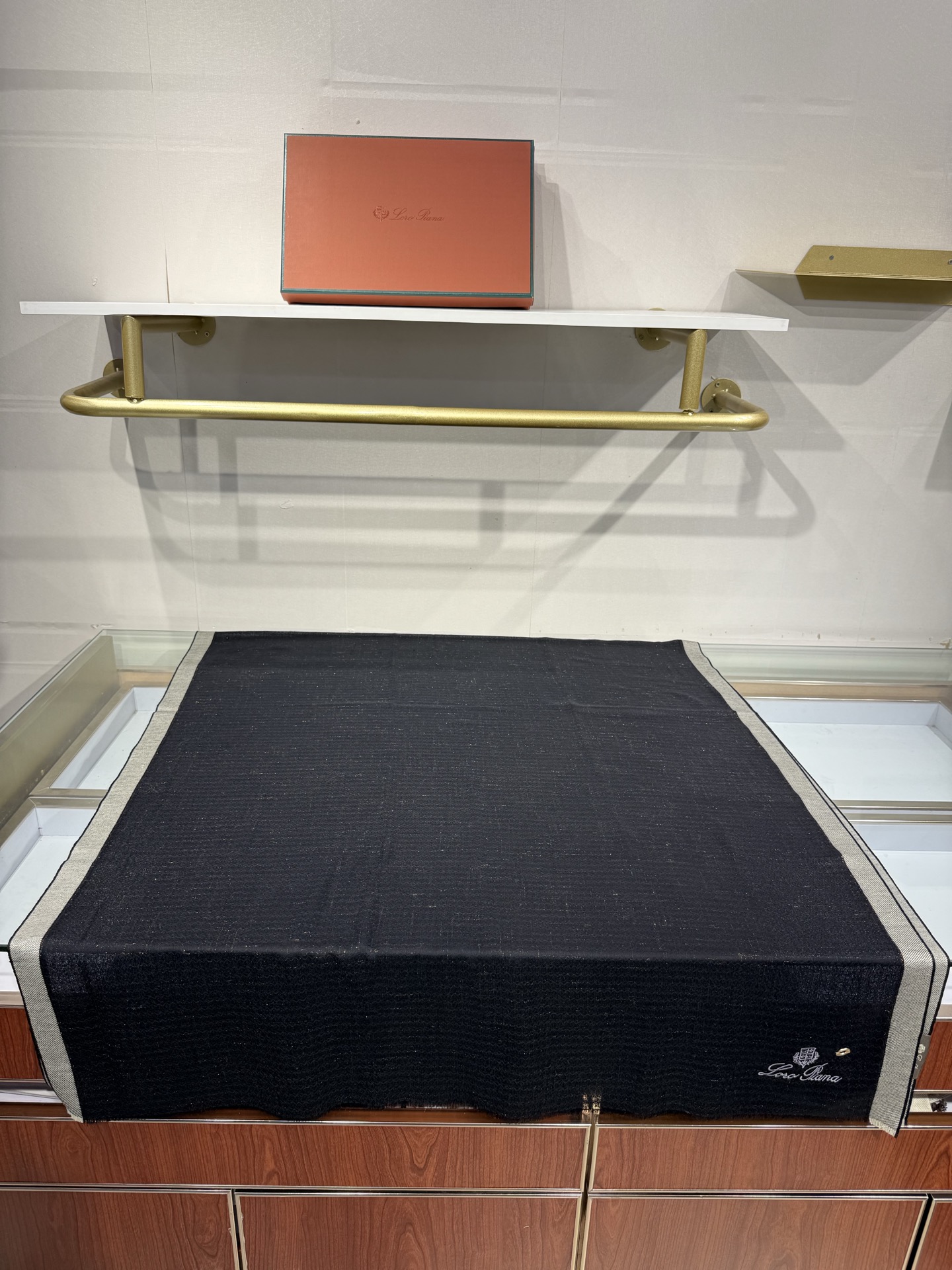 💟Loro Piana LP最新独家供应十年二十年都不过时！也只有LP羊绒围巾能把这么看似简单外观的围巾