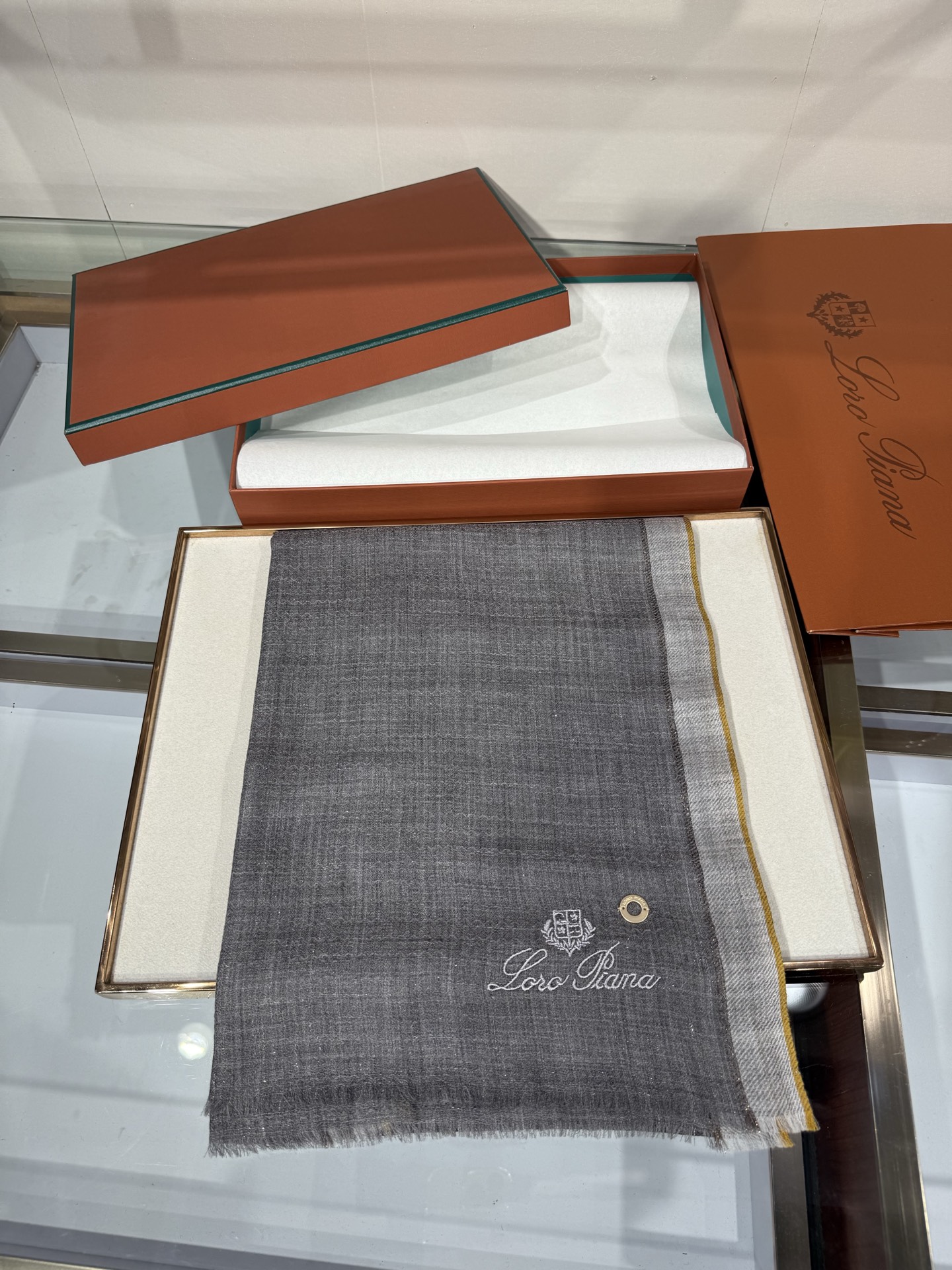 💟Loro Piana LP最新独家供应十年二十年都不过时！也只有LP羊绒围巾能把这么看似简单外观的围巾