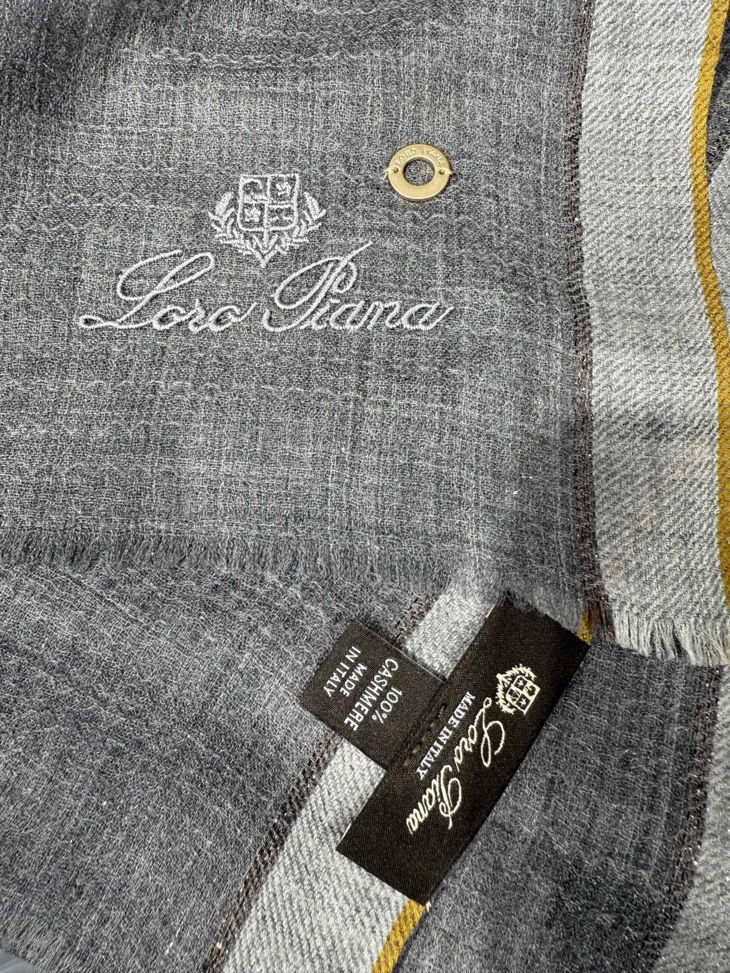 💟Loro Piana LP最新独家供应十年二十年都不过时！也只有LP羊绒围巾能把这么看似简单外观的围巾