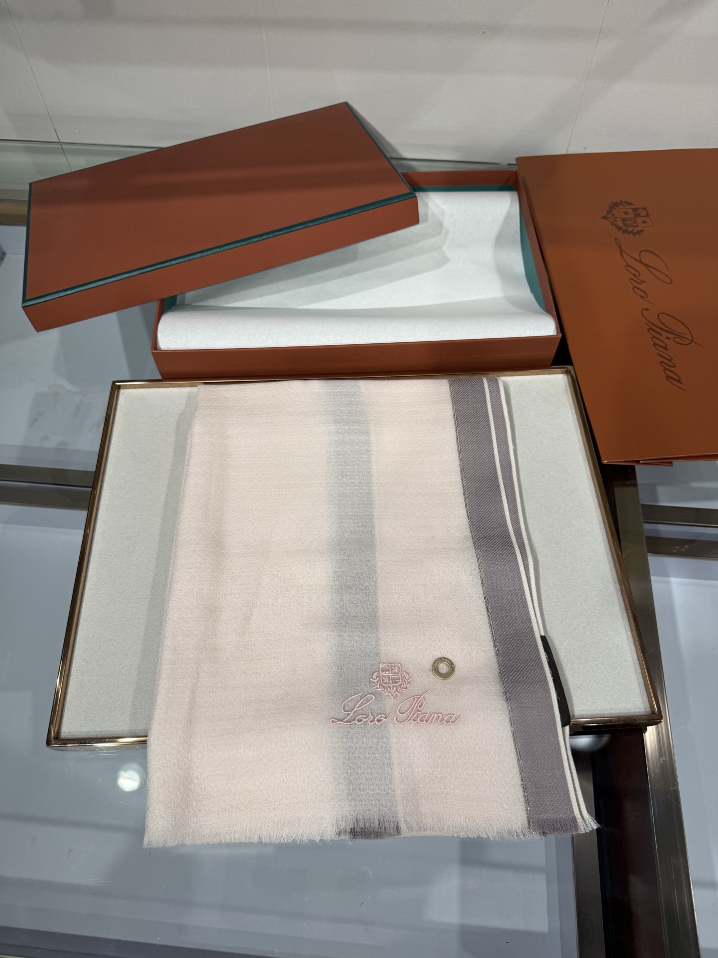 💟Loro Piana LP最新独家供应十年二十年都不过时！也只有LP羊绒围巾能把这么看似简单外观的围巾