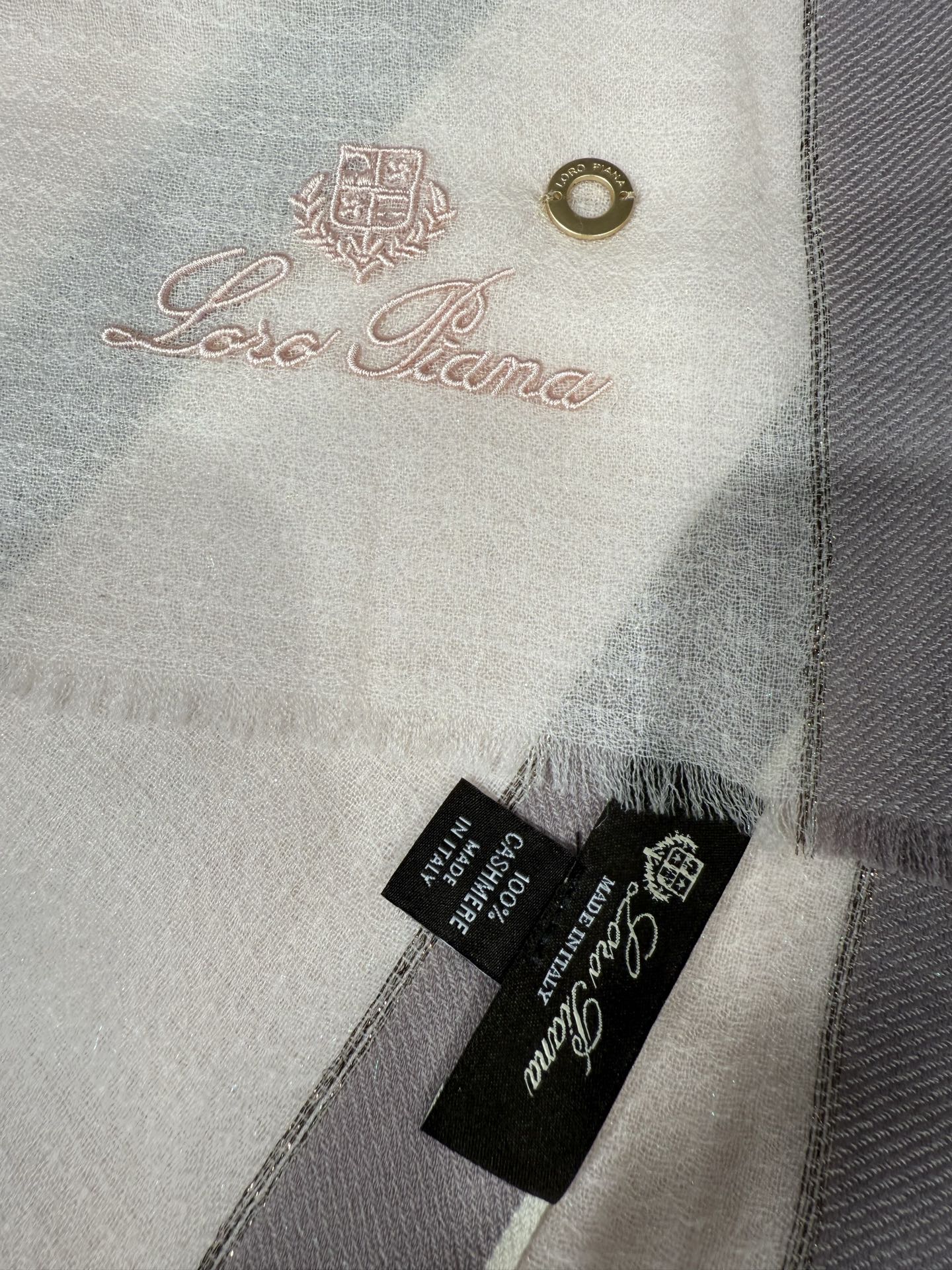 💟Loro Piana LP最新独家供应十年二十年都不过时！也只有LP羊绒围巾能把这么看似简单外观的围巾