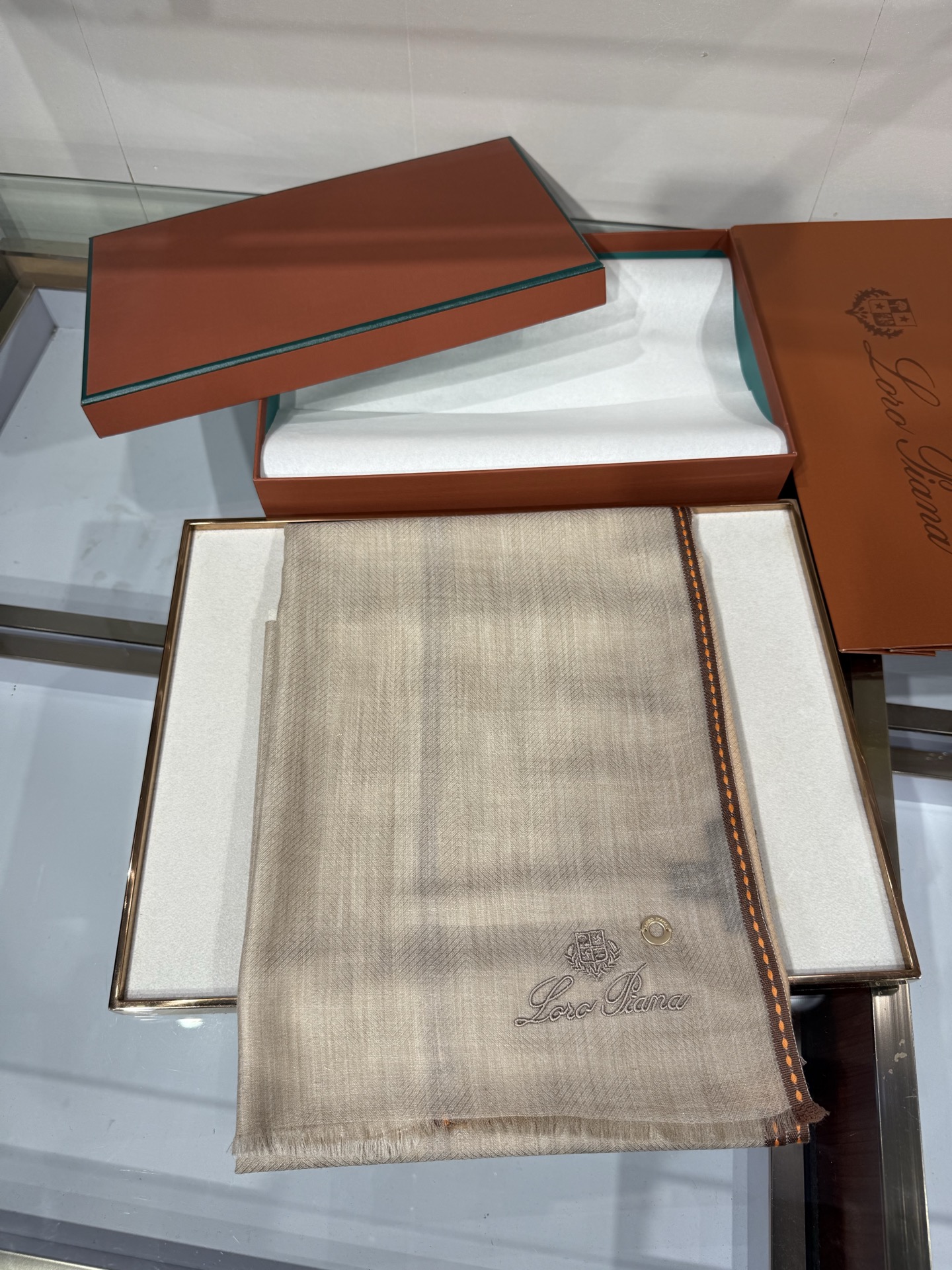 💟Loro Piana LP最新独家供应十年二十年都不过时！也只有LP羊绒围巾能把这么看似简单外观的围巾