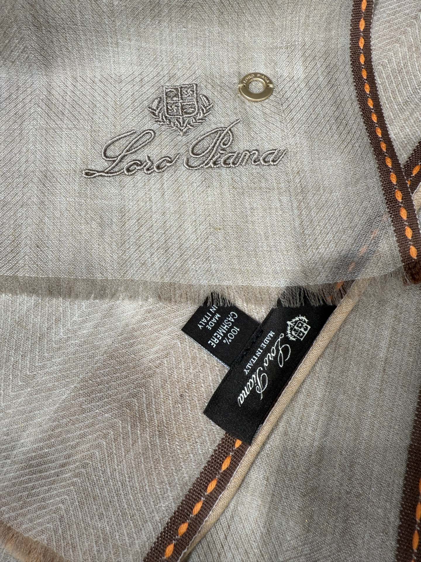 💟Loro Piana LP最新独家供应十年二十年都不过时！也只有LP羊绒围巾能把这么看似简单外观的围巾