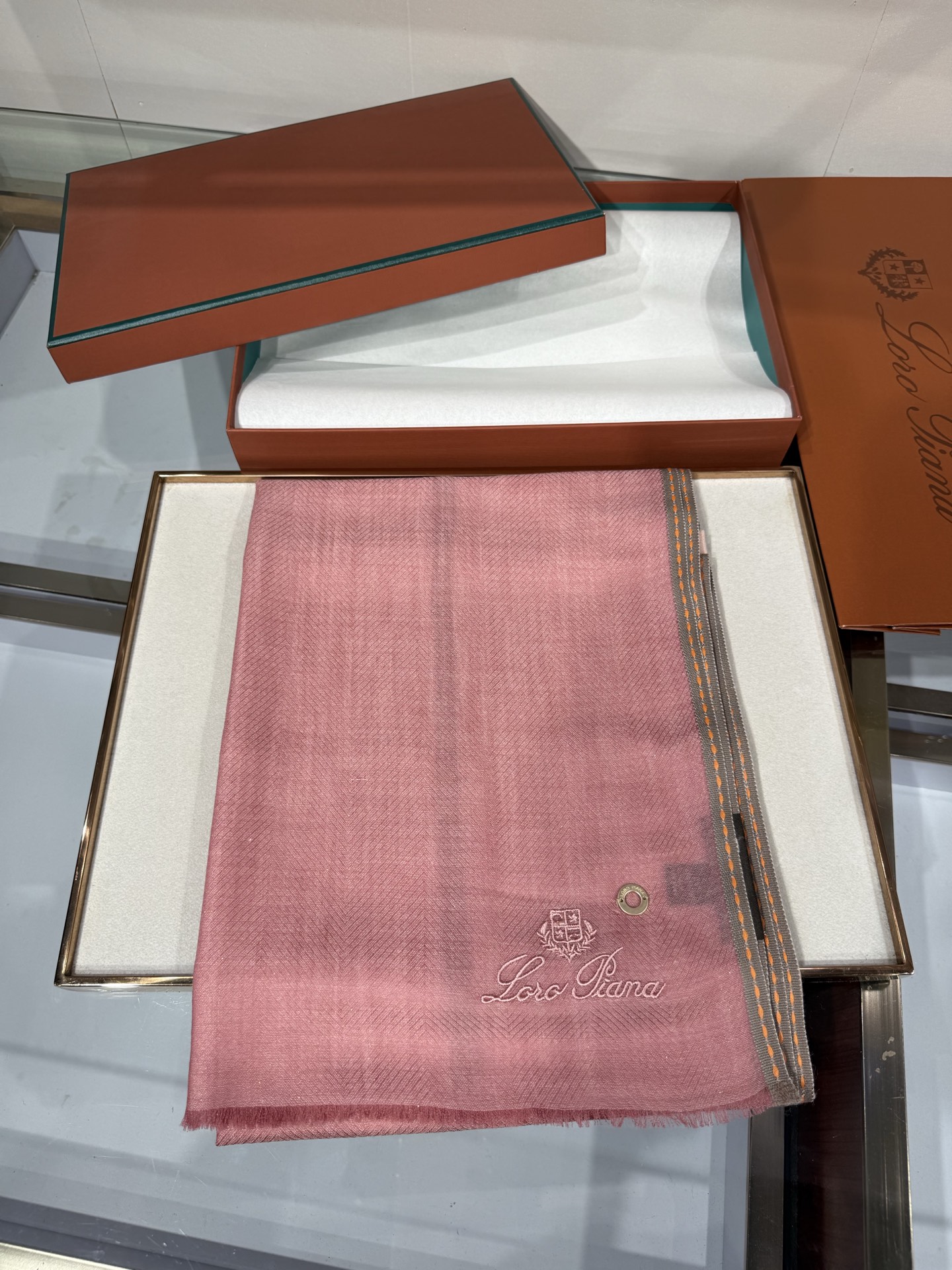 💟Loro Piana LP最新独家供应十年二十年都不过时！也只有LP羊绒围巾能把这么看似简单外观的围巾