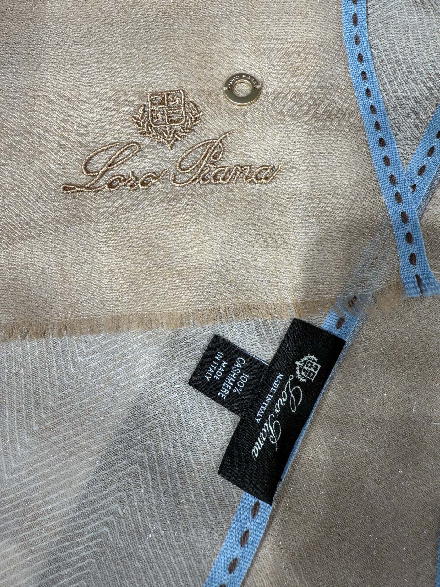 💟Loro Piana LP最新独家供应十年二十年都不过时！也只有LP羊绒围巾能把这么看似简单外观的围巾