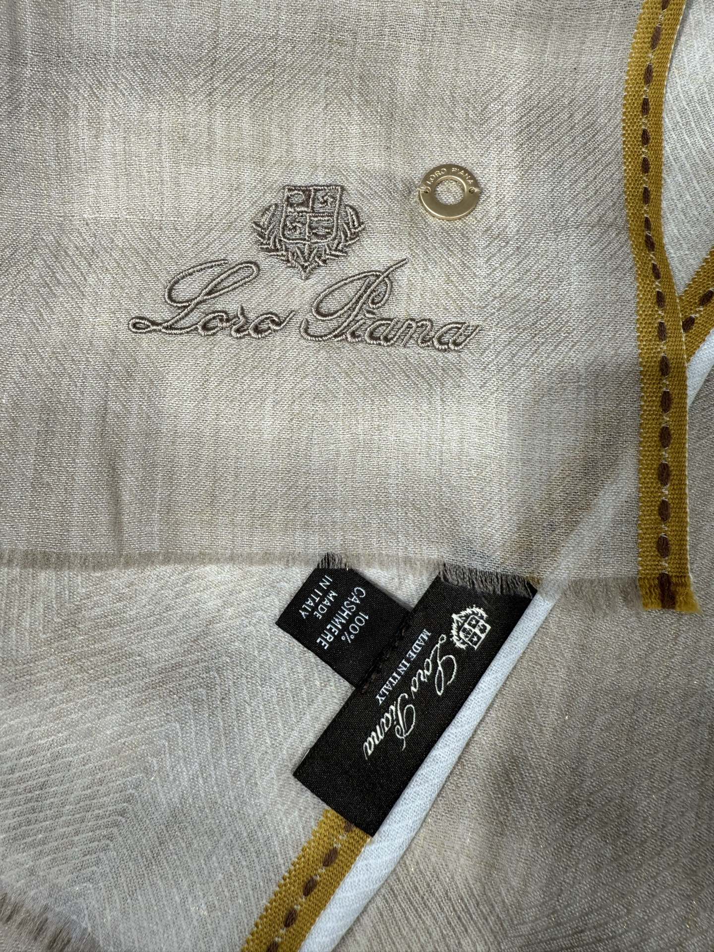 💟Loro Piana LP最新独家供应十年二十年都不过时！也只有LP羊绒围巾能把这么看似简单外观的围巾