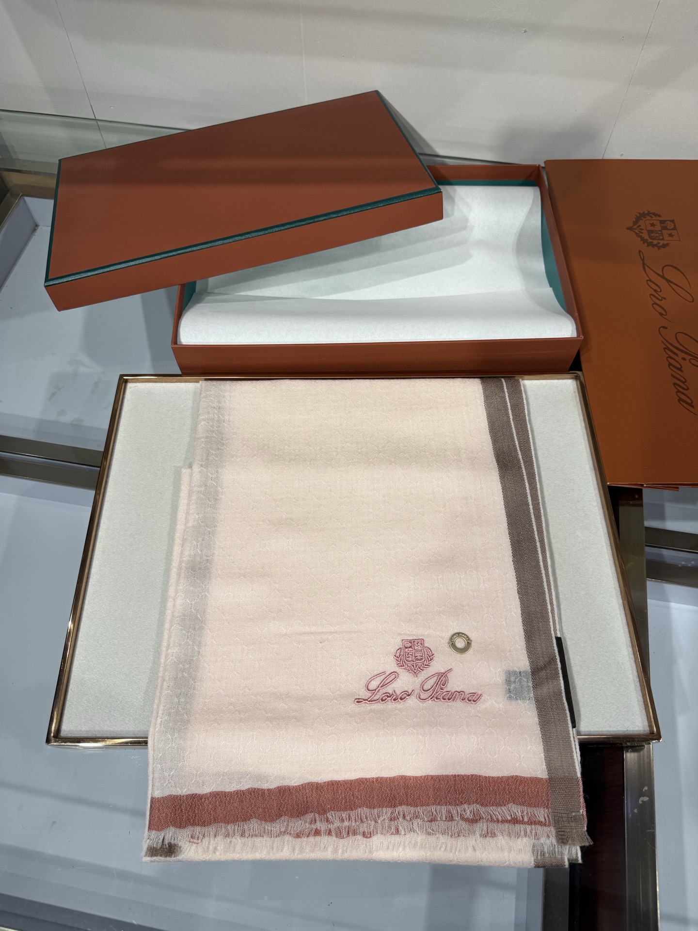 💟Loro Piana LP最新独家供应十年二十年都不过时！也只有LP羊绒围巾能把这么看似简单外观的围巾