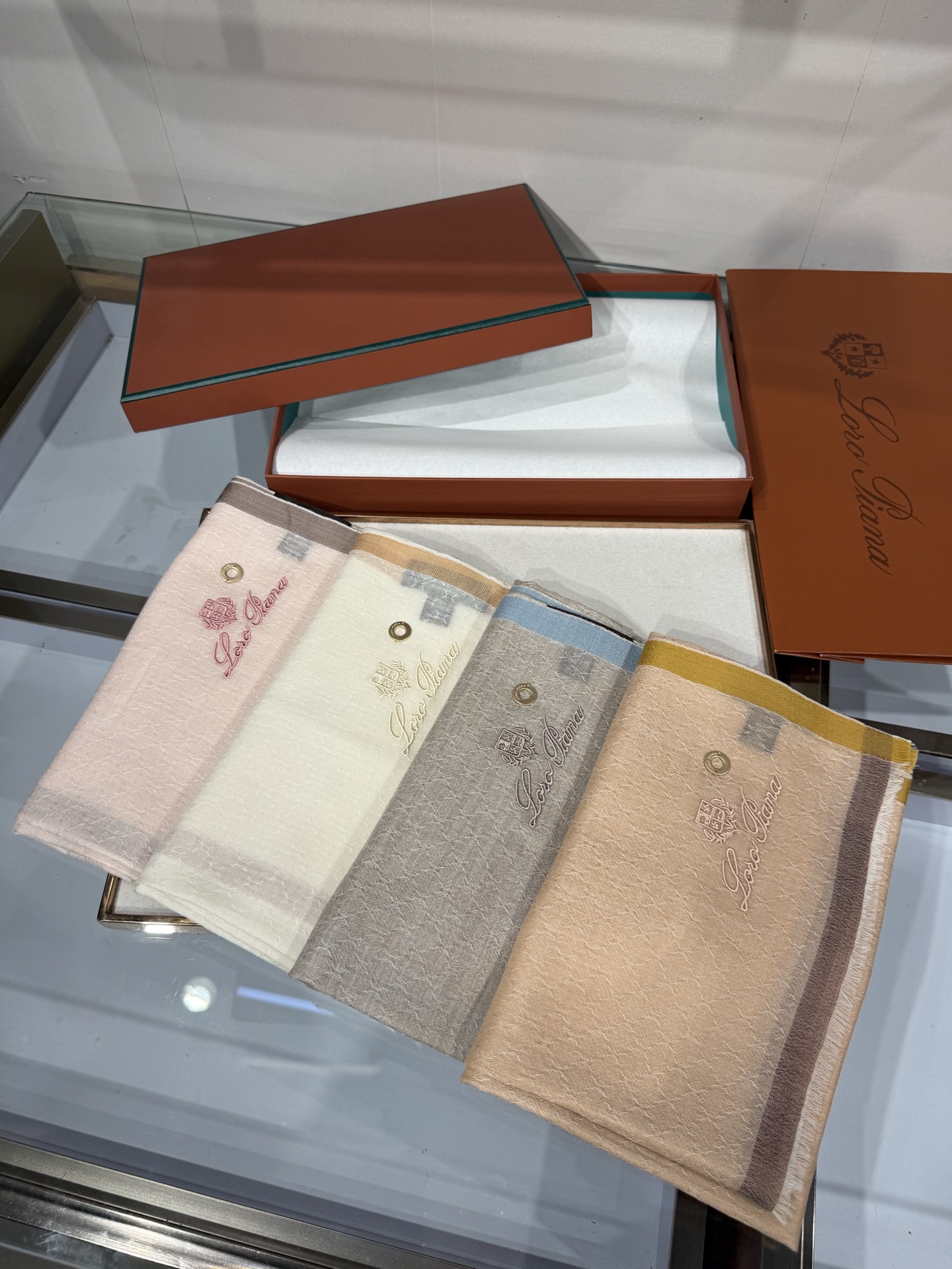 💟Loro Piana LP最新独家供应十年二十年都不过时！也只有LP羊绒围巾能把这么看似简单外观的围巾