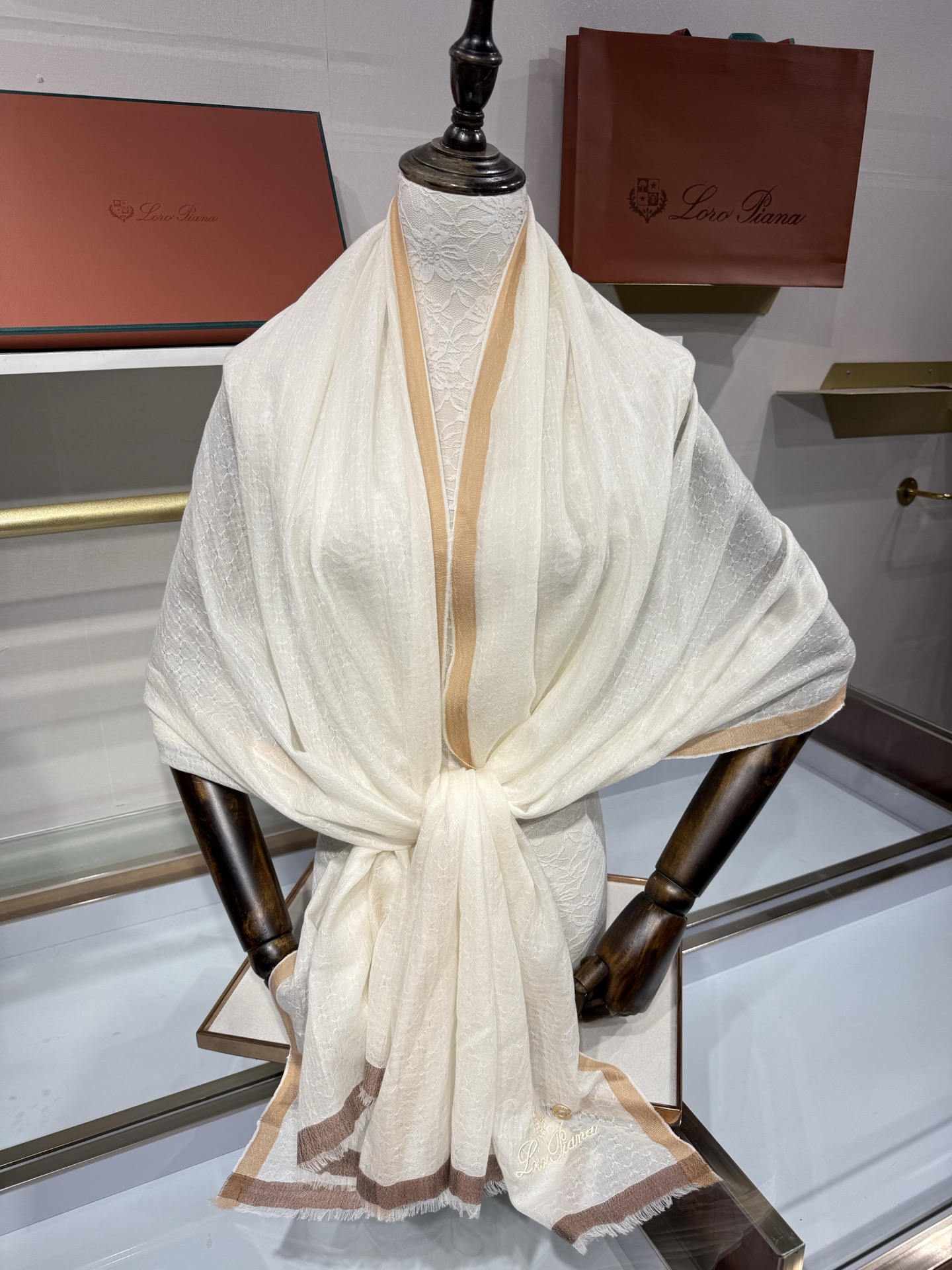 💟Loro Piana LP最新独家供应十年二十年都不过时！也只有LP羊绒围巾能把这么看似简单外观的围巾