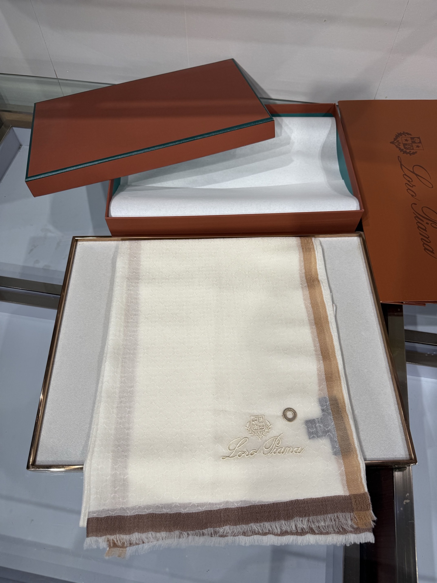 💟Loro Piana LP最新独家供应十年二十年都不过时！也只有LP羊绒围巾能把这么看似简单外观的围巾