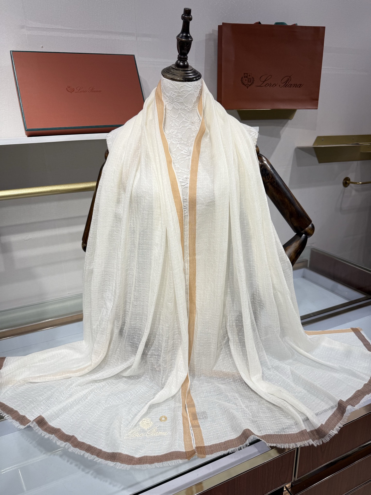 💟Loro Piana LP最新独家供应十年二十年都不过时！也只有LP羊绒围巾能把这么看似简单外观的围巾