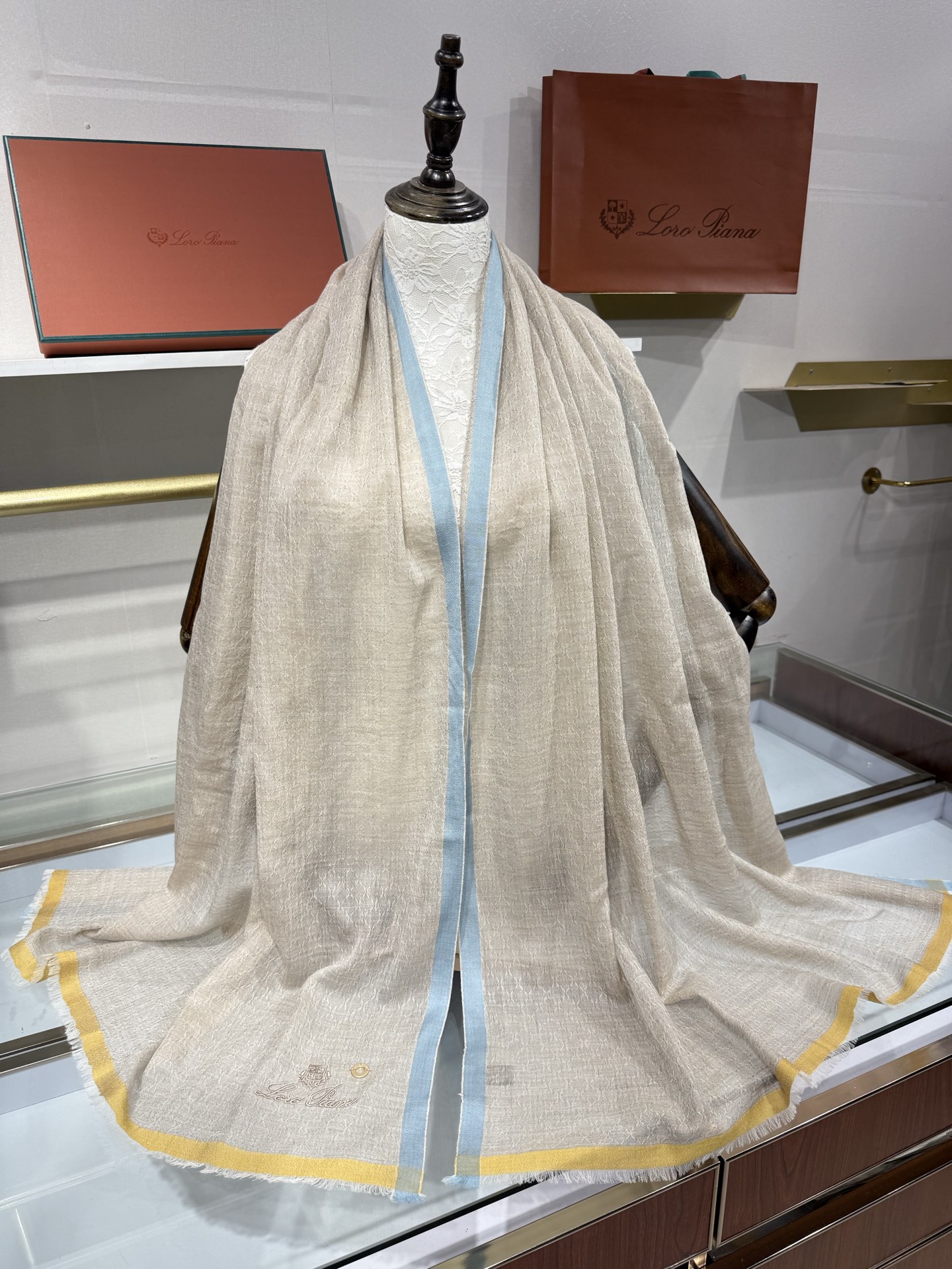 💟Loro Piana LP最新独家供应十年二十年都不过时！也只有LP羊绒围巾能把这么看似简单外观的围巾