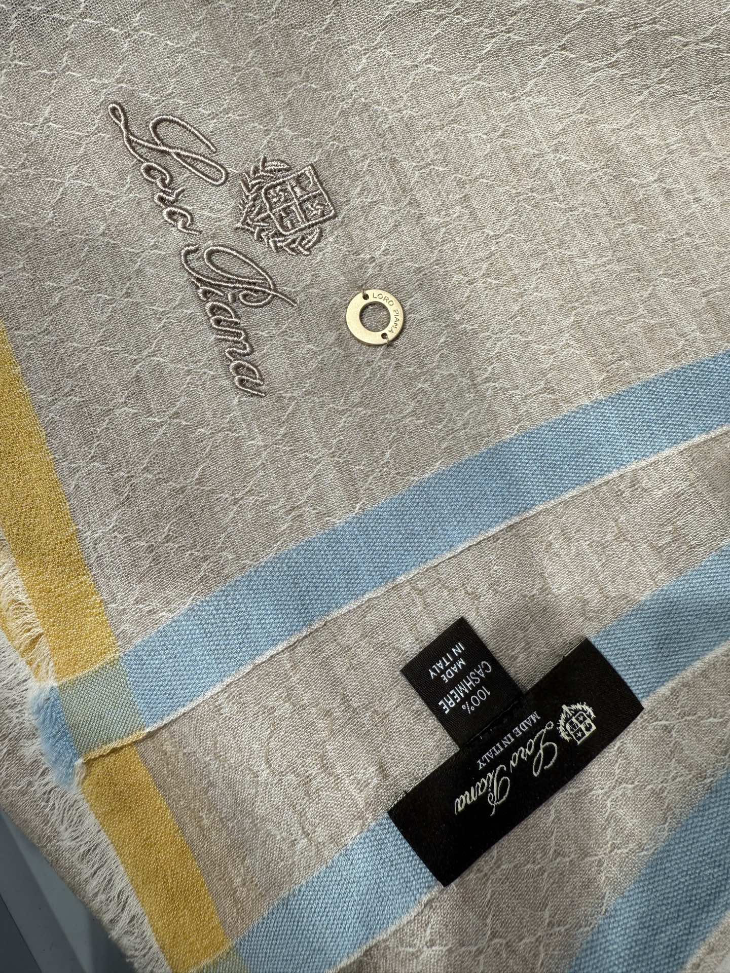 💟Loro Piana LP最新独家供应十年二十年都不过时！也只有LP羊绒围巾能把这么看似简单外观的围巾