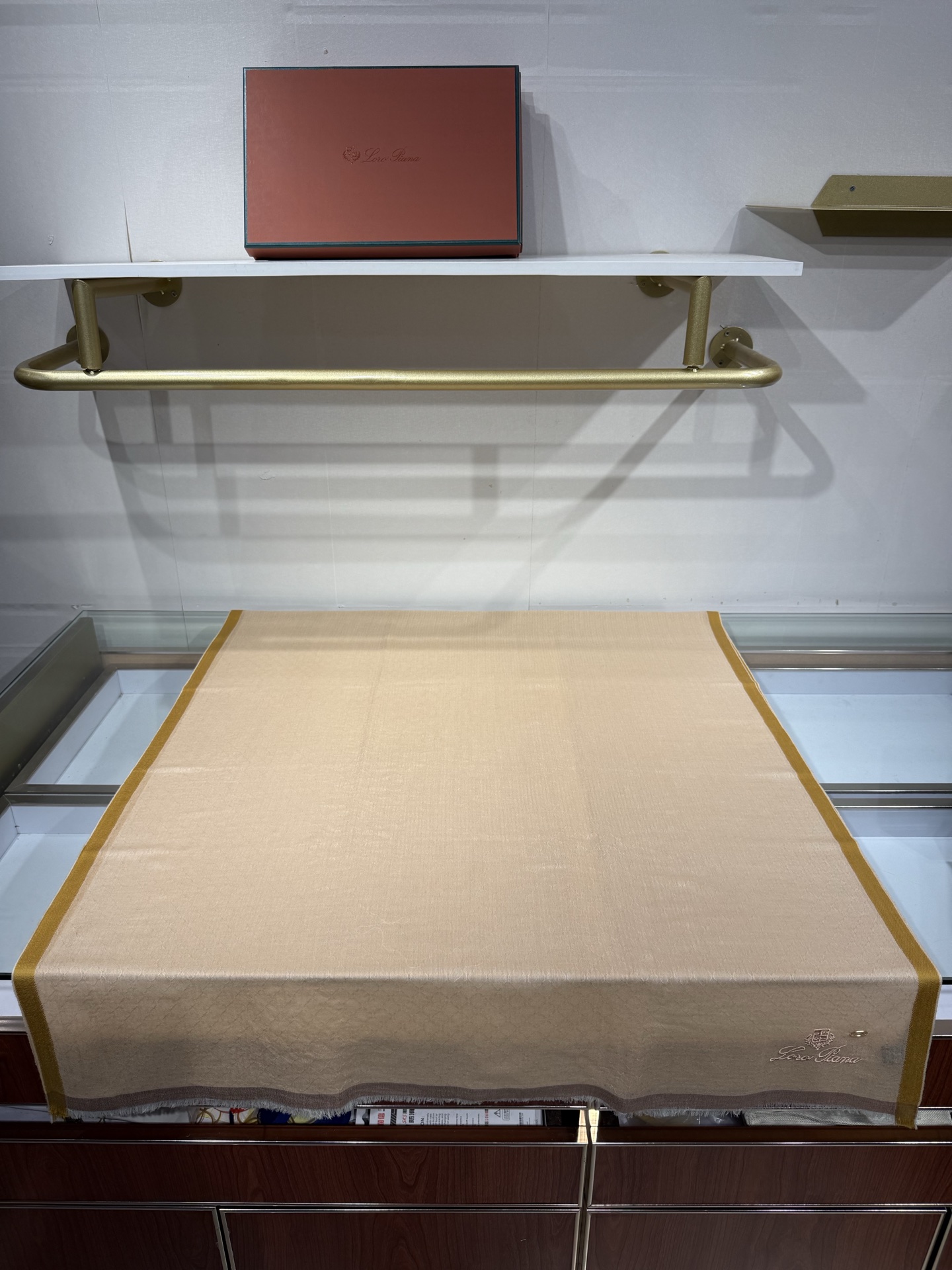 💟Loro Piana LP最新独家供应十年二十年都不过时！也只有LP羊绒围巾能把这么看似简单外观的围巾