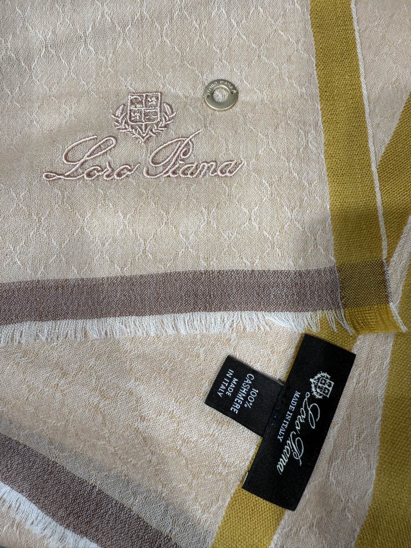 💟Loro Piana LP最新独家供应十年二十年都不过时！也只有LP羊绒围巾能把这么看似简单外观的围巾