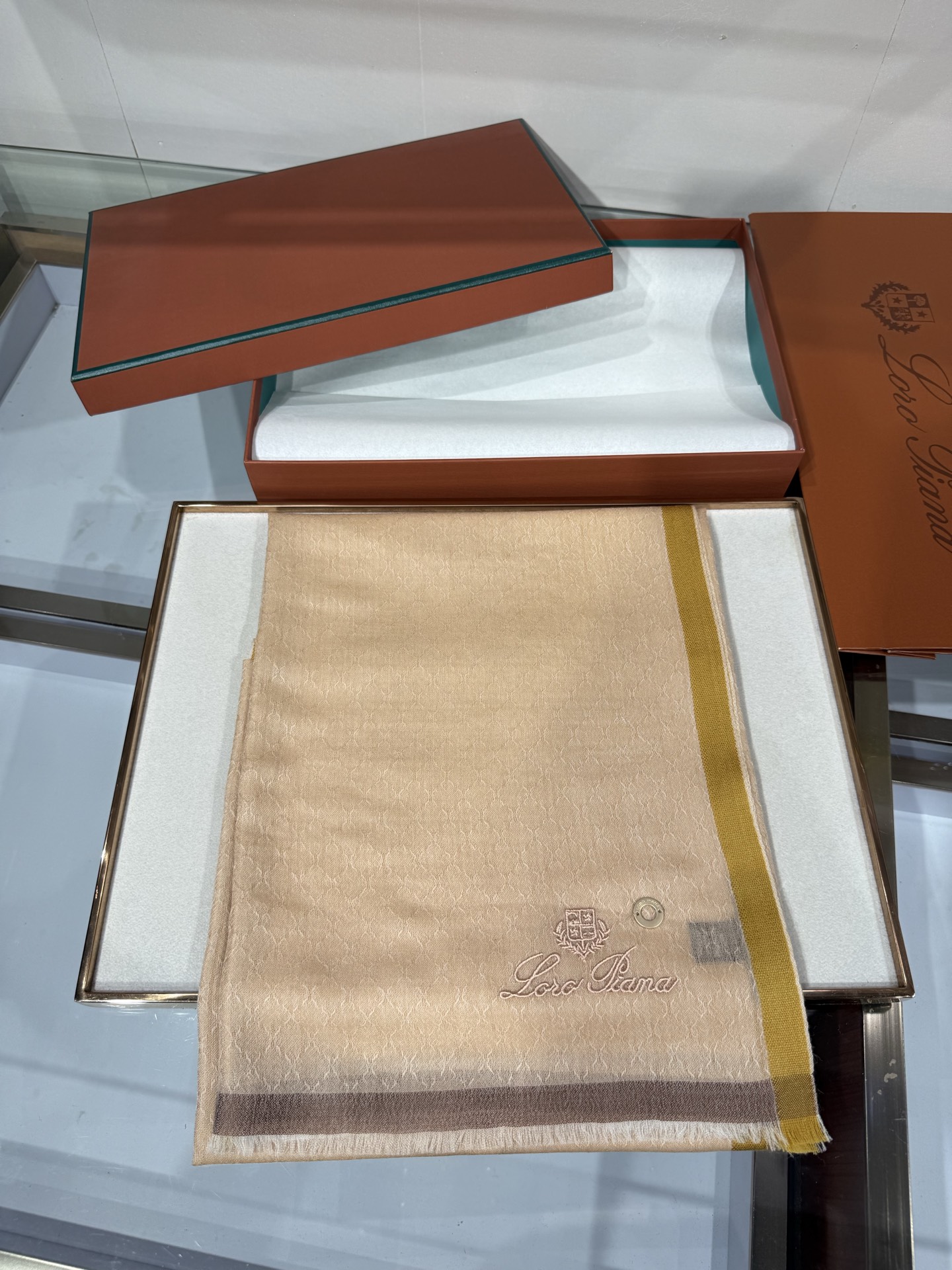 💟Loro Piana LP最新独家供应十年二十年都不过时！也只有LP羊绒围巾能把这么看似简单外观的围巾