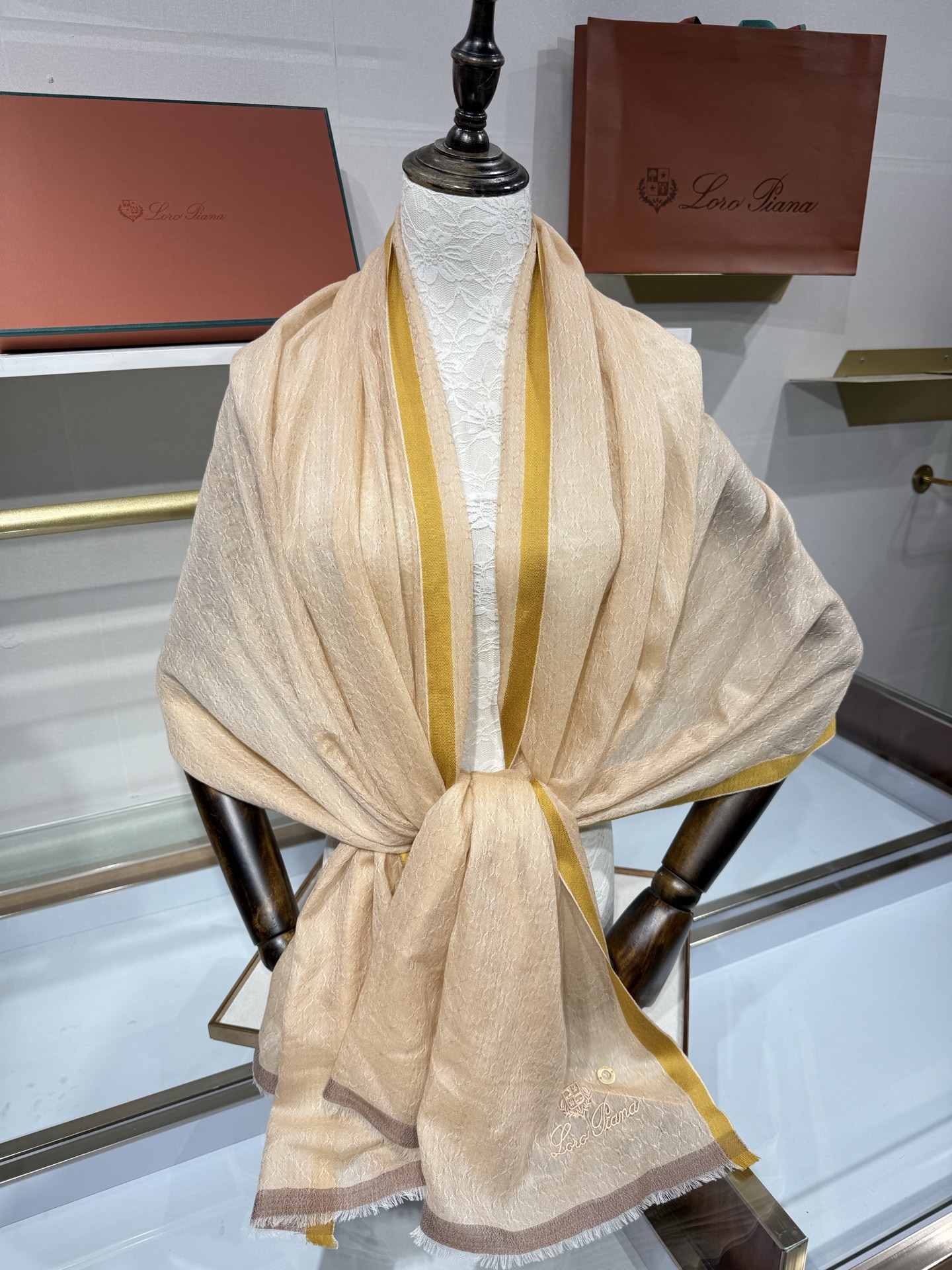 💟Loro Piana LP最新独家供应十年二十年都不过时！也只有LP羊绒围巾能把这么看似简单外观的围巾