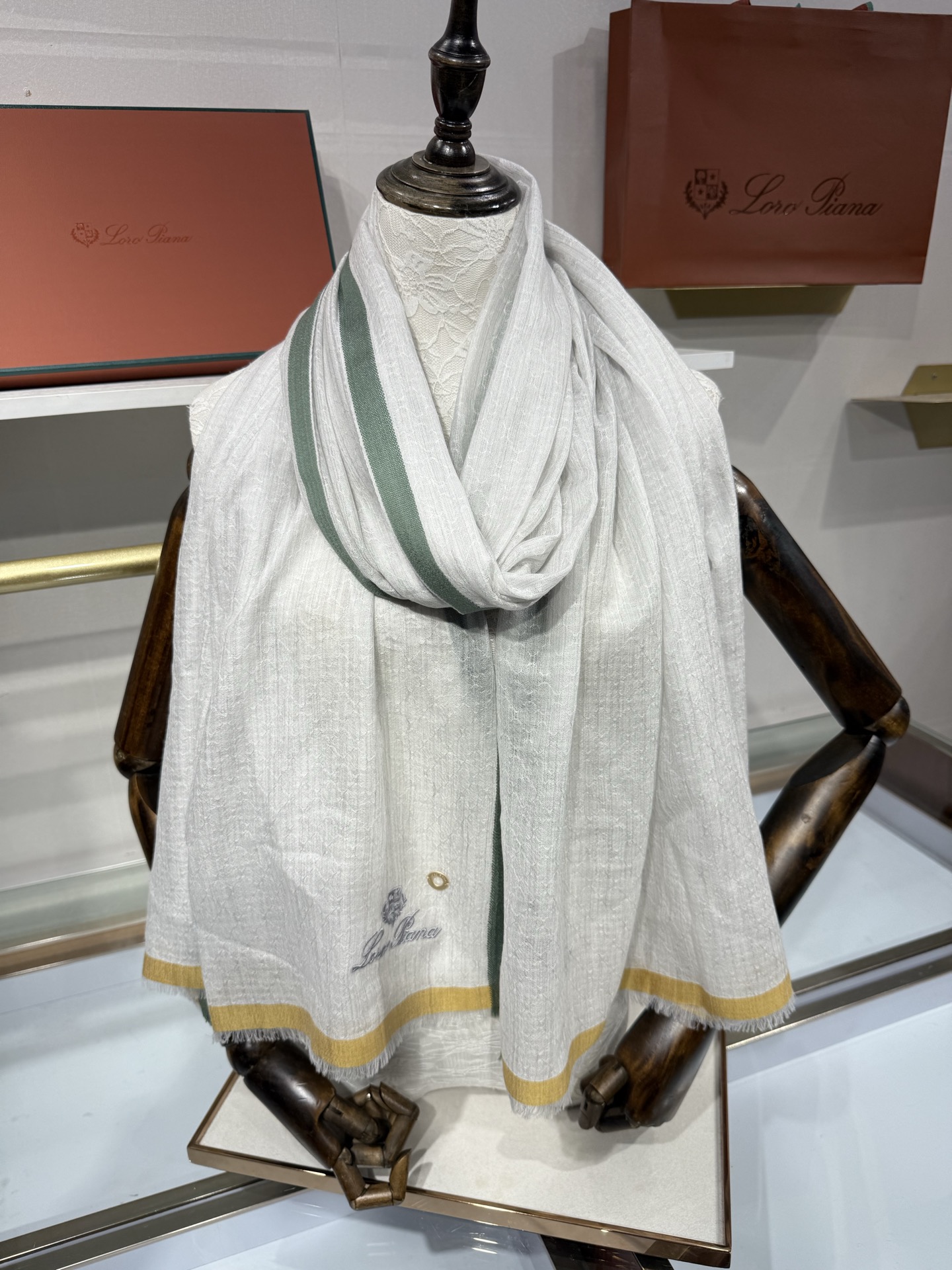 💟Loro Piana LP 最新独家供应十年二十年都不过时！也只有LP羊绒围巾能把这么看似简单外观的围