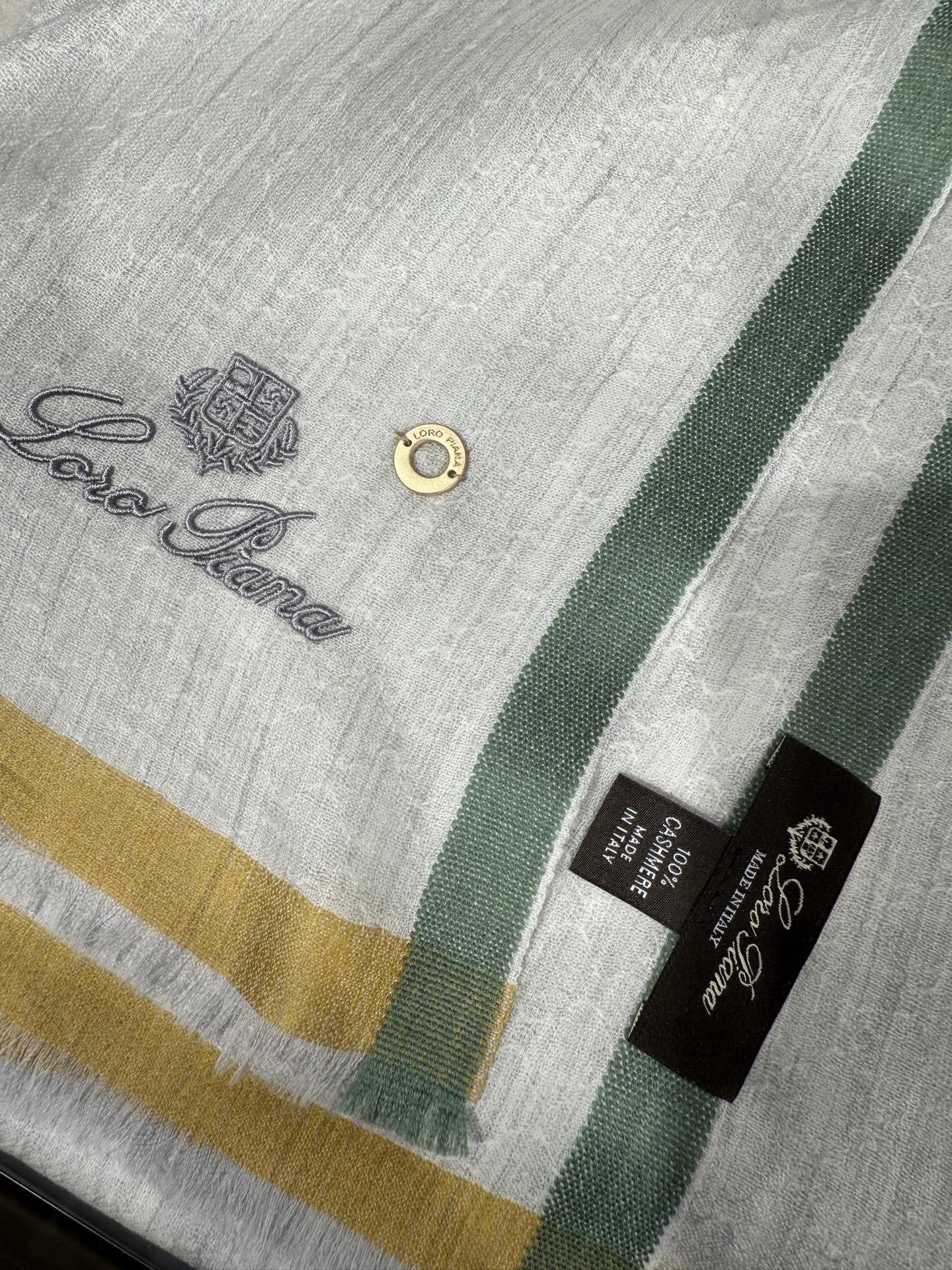 💟Loro Piana LP 最新独家供应十年二十年都不过时！也只有LP羊绒围巾能把这么看似简单外观的围
