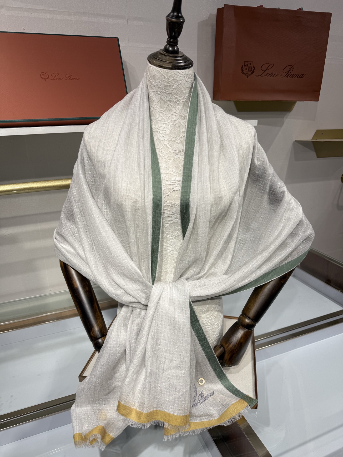 💟Loro Piana LP 最新独家供应十年二十年都不过时！也只有LP羊绒围巾能把这么看似简单外观的围