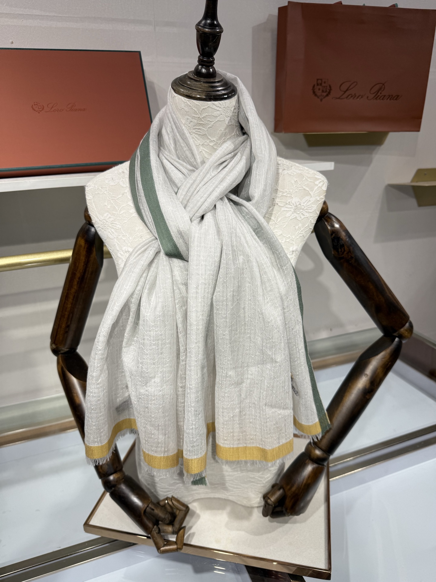 💟Loro Piana LP 最新独家供应十年二十年都不过时！也只有LP羊绒围巾能把这么看似简单外观的围