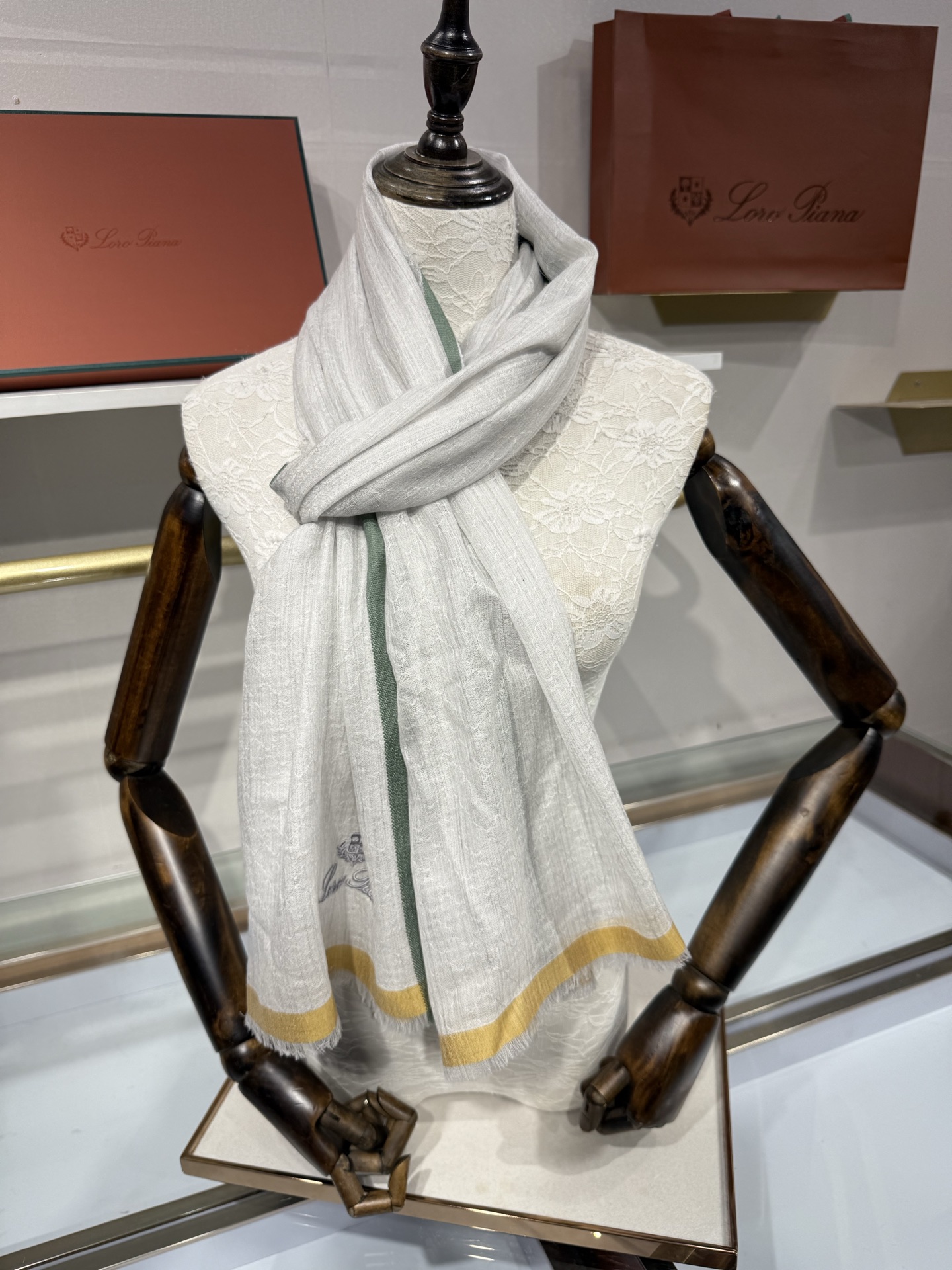 💟Loro Piana LP 最新独家供应十年二十年都不过时！也只有LP羊绒围巾能把这么看似简单外观的围
