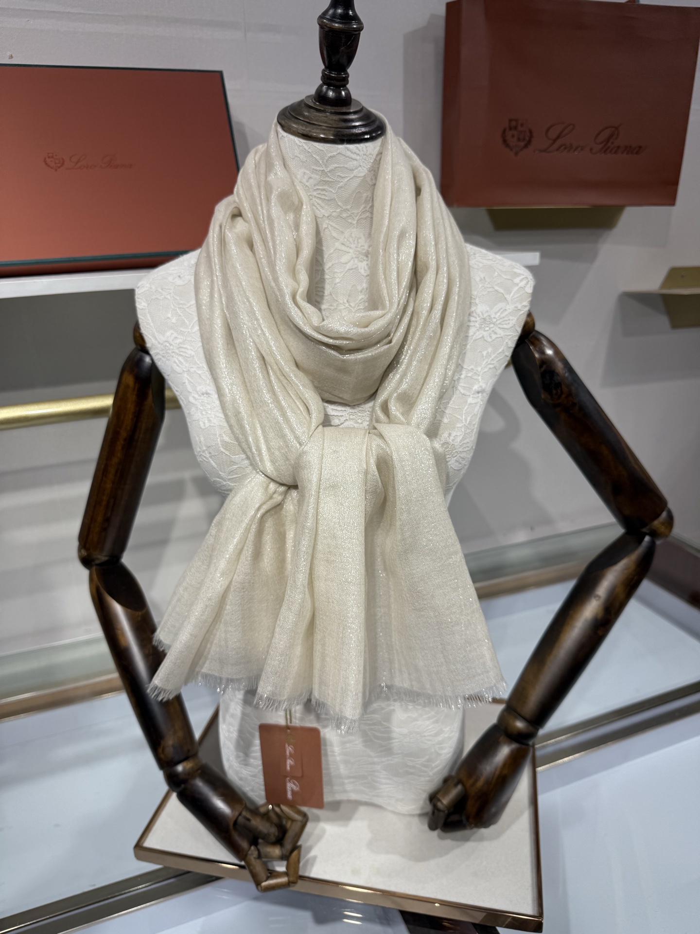 💟Loro Piana LP 最新独家供应十年二十年都不过时！也只有LP羊绒围巾能把这么看似简单外观的围
