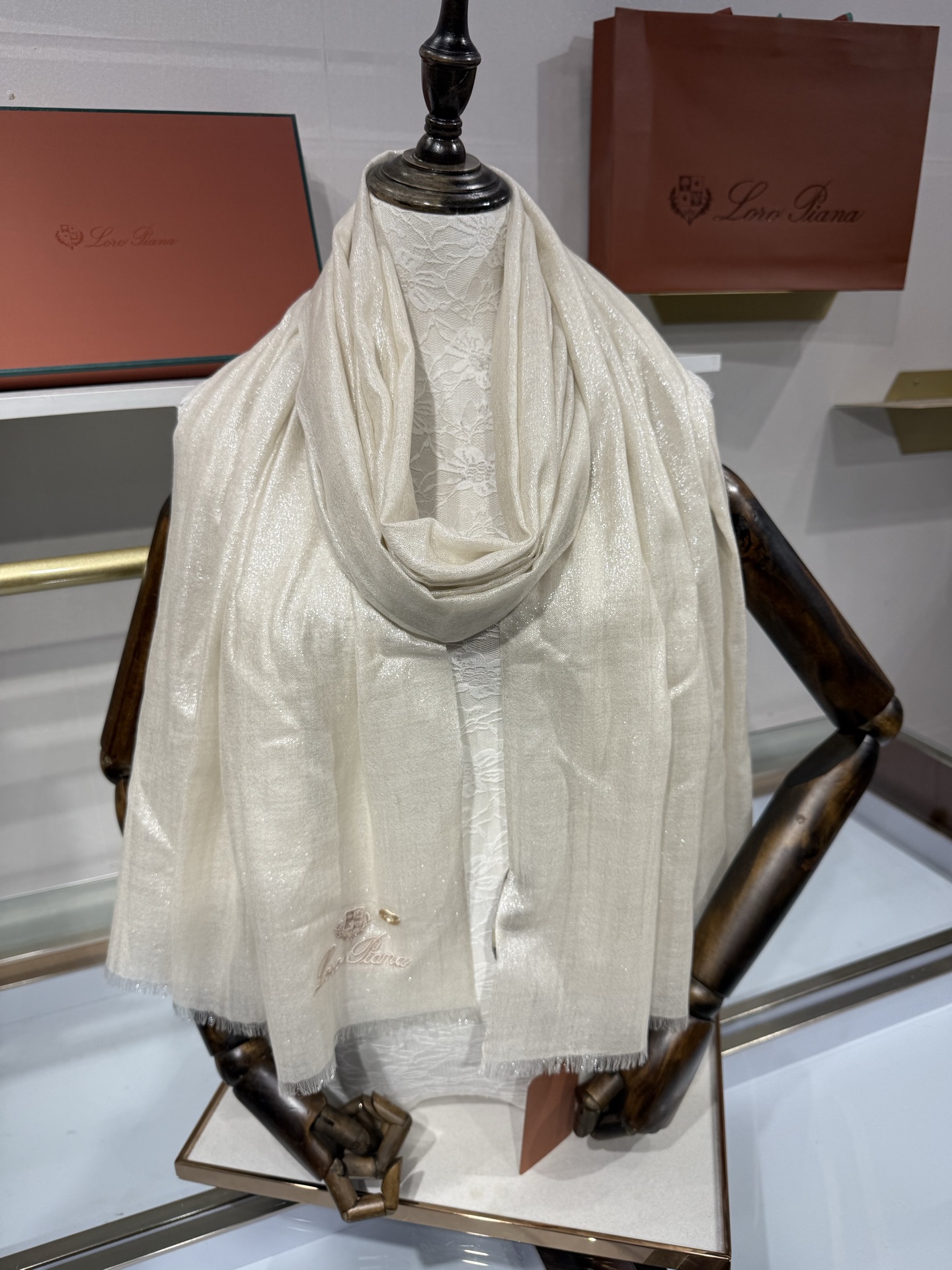 💟Loro Piana LP 最新独家供应十年二十年都不过时！也只有LP羊绒围巾能把这么看似简单外观的围
