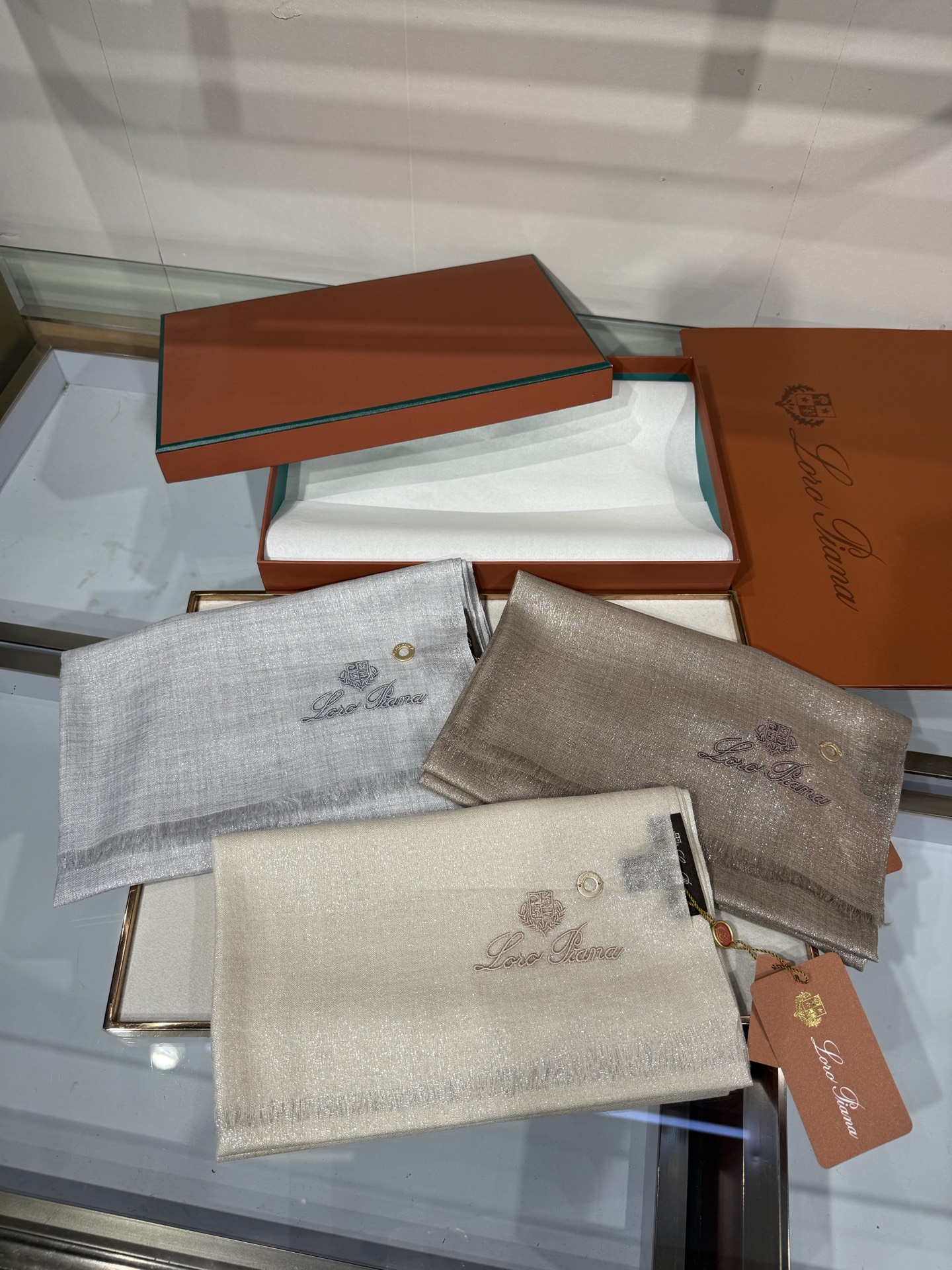 💟Loro Piana LP 最新独家供应十年二十年都不过时！也只有LP羊绒围巾能把这么看似简单外观的围