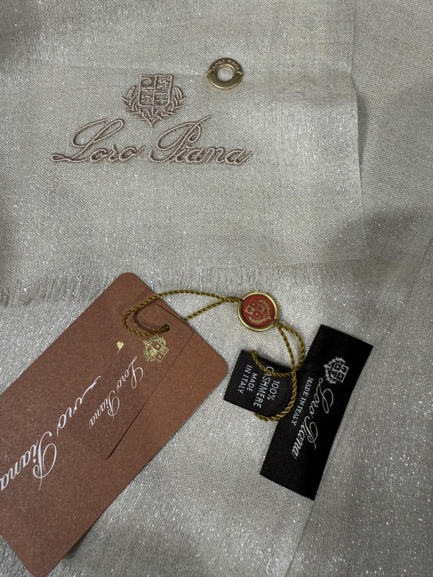 💟Loro Piana LP 最新独家供应十年二十年都不过时！也只有LP羊绒围巾能把这么看似简单外观的围