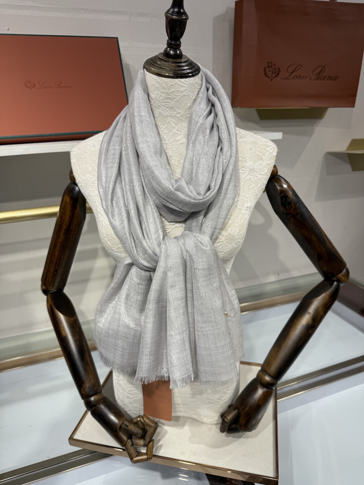 💟Loro Piana LP 最新独家供应十年二十年都不过时！也只有LP羊绒围巾能把这么看似简单外观的围
