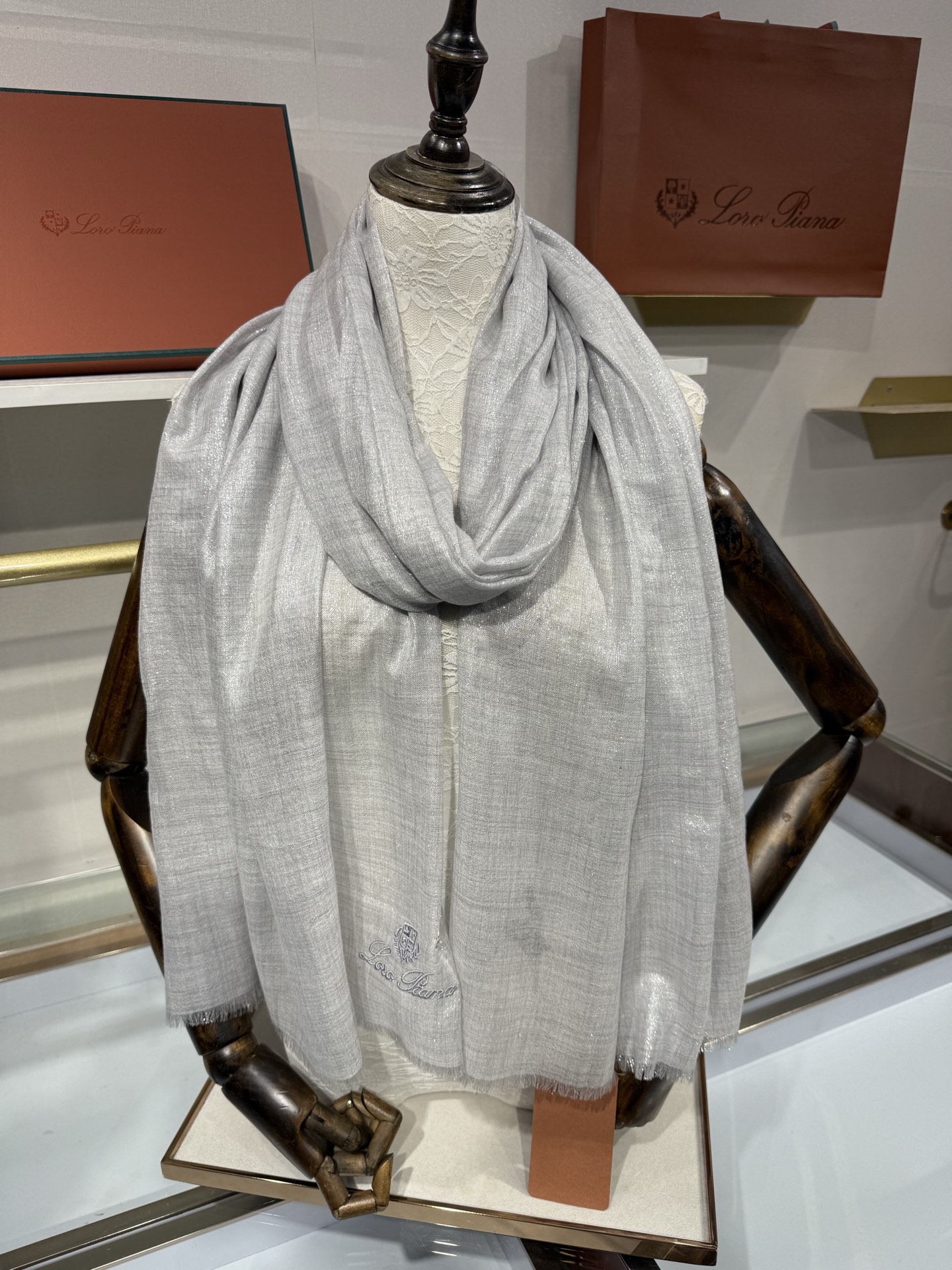 💟Loro Piana LP 最新独家供应十年二十年都不过时！也只有LP羊绒围巾能把这么看似简单外观的围