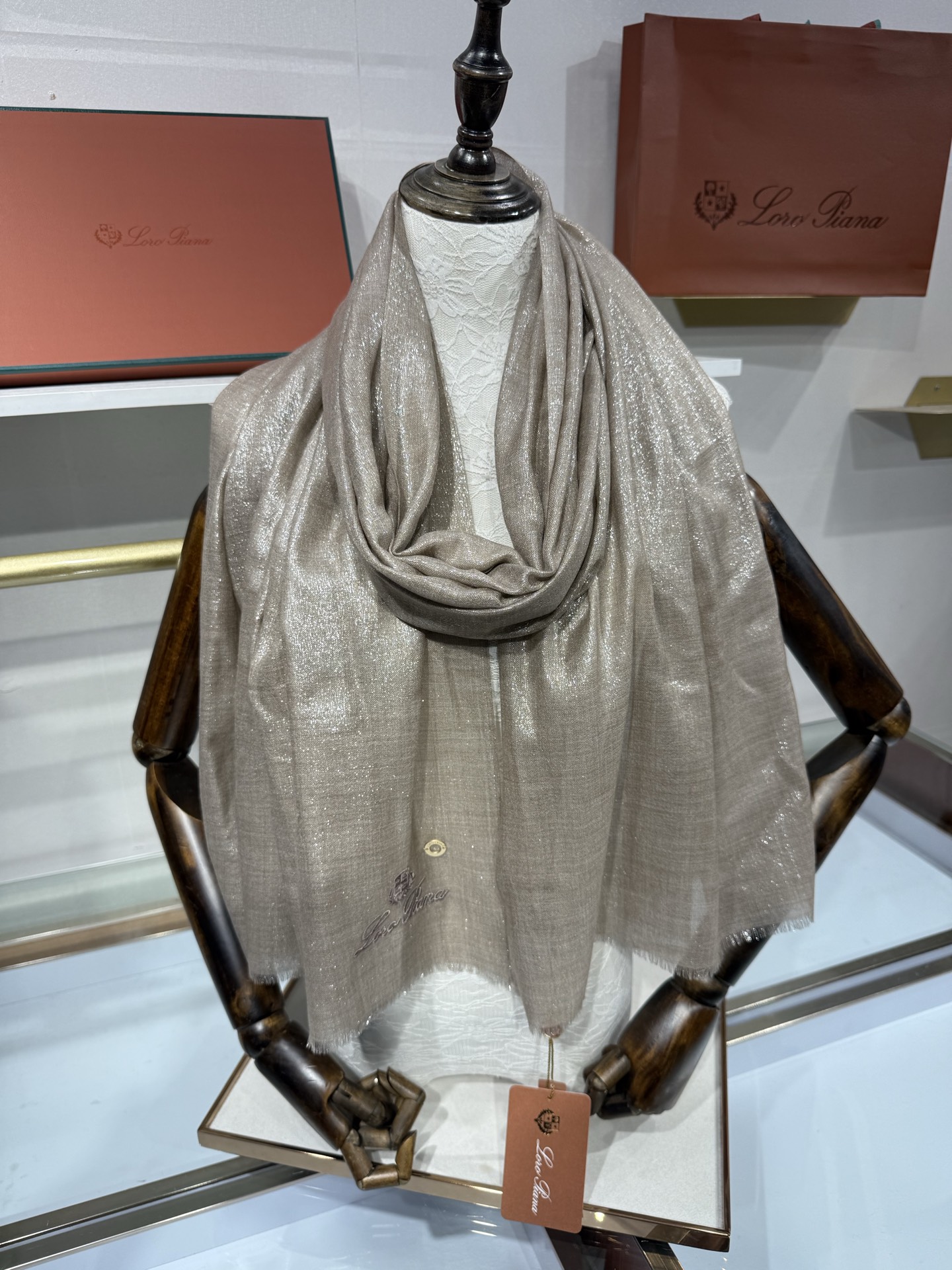 💟Loro Piana LP 最新独家供应十年二十年都不过时！也只有LP羊绒围巾能把这么看似简单外观的围