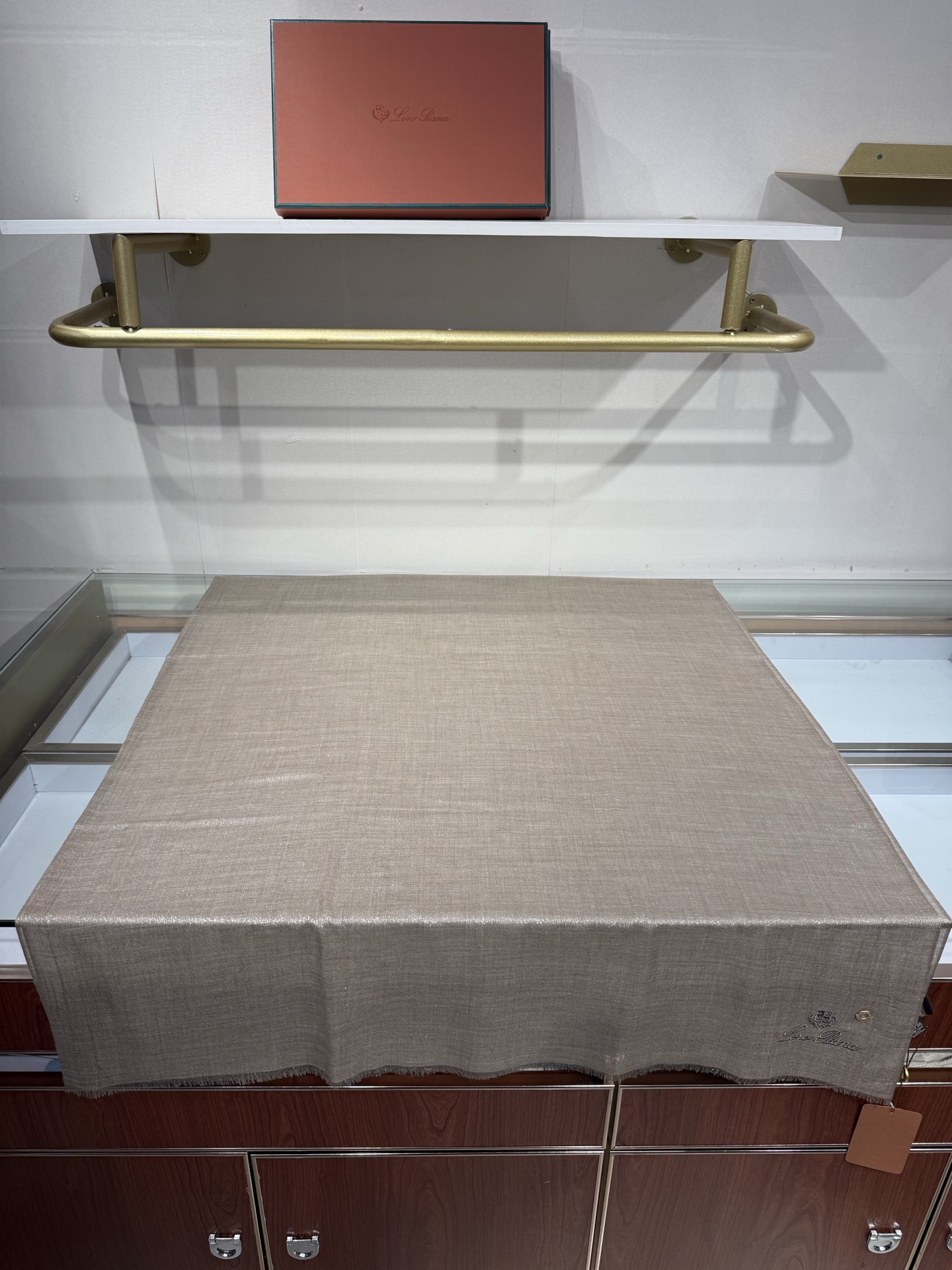 💟Loro Piana LP 最新独家供应十年二十年都不过时！也只有LP羊绒围巾能把这么看似简单外观的围