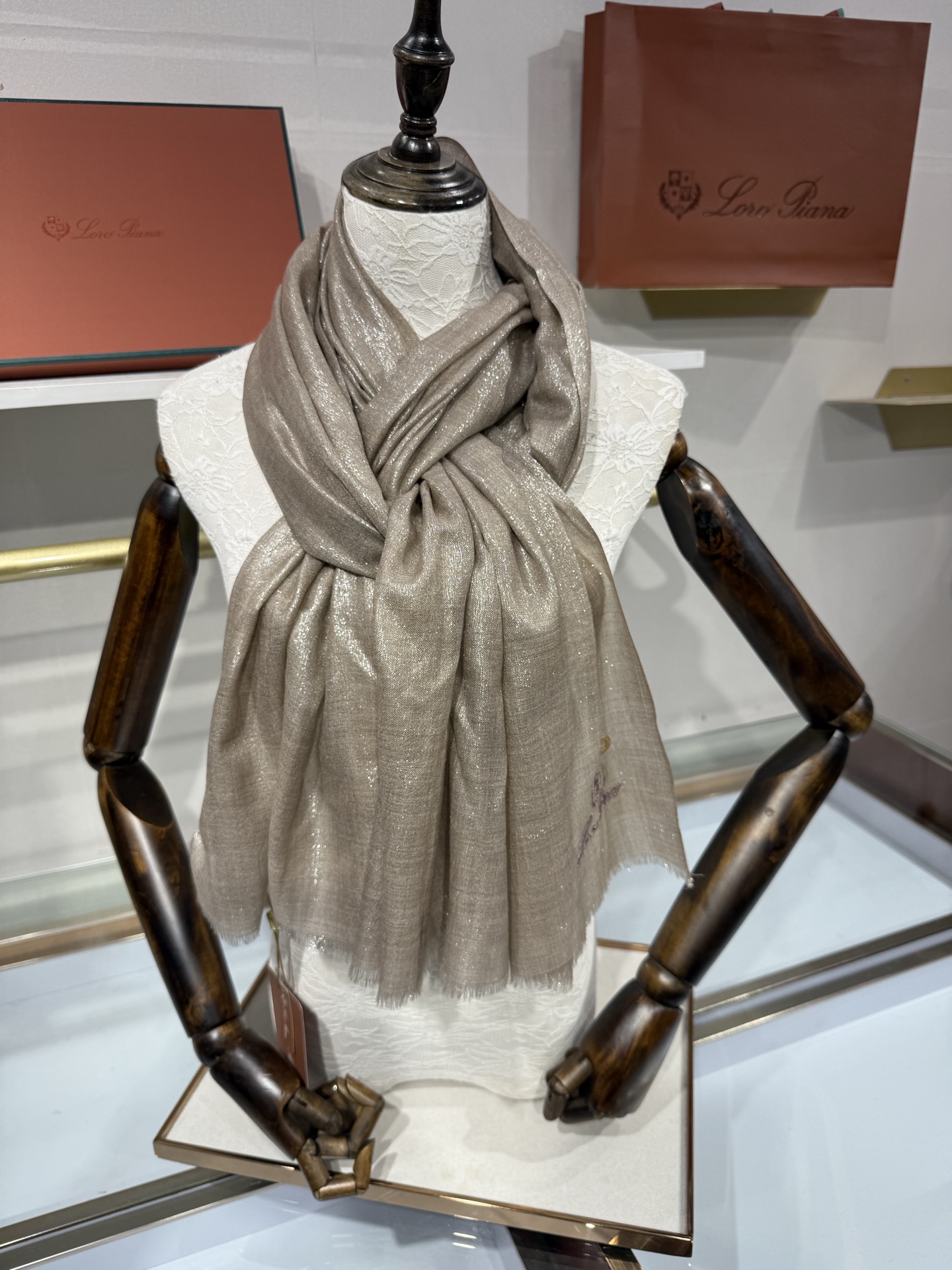 💟Loro Piana LP 最新独家供应十年二十年都不过时！也只有LP羊绒围巾能把这么看似简单外观的围