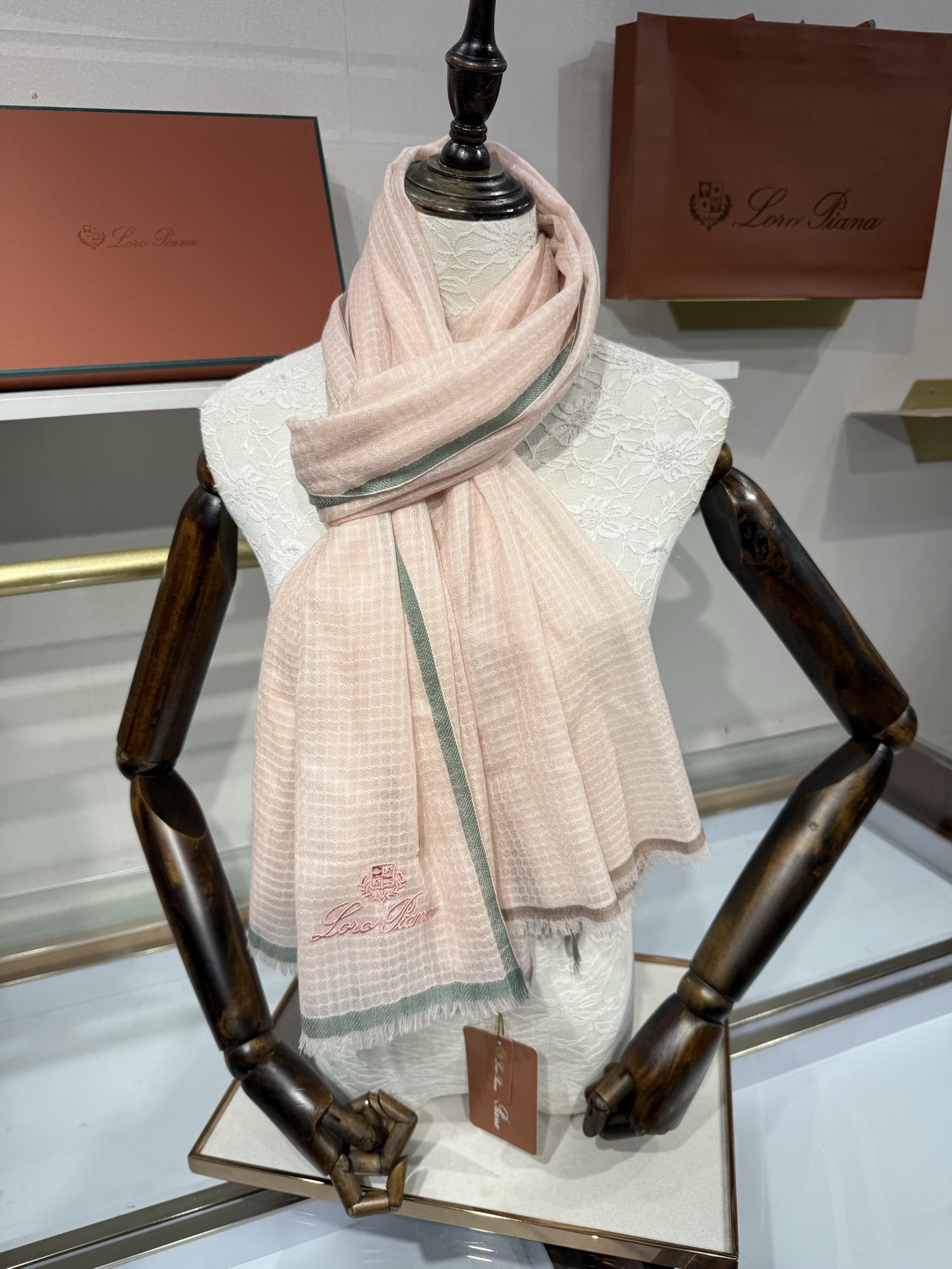 💟Loro Piana LP 最新独家供应十年二十年都不过时！也只有LP羊绒围巾能把这么看似简单外观的围