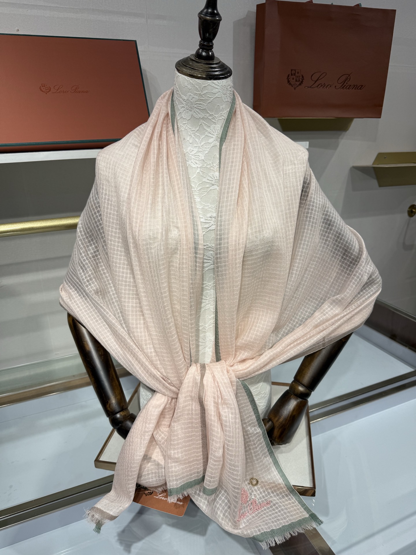 💟Loro Piana LP 最新独家供应十年二十年都不过时！也只有LP羊绒围巾能把这么看似简单外观的围