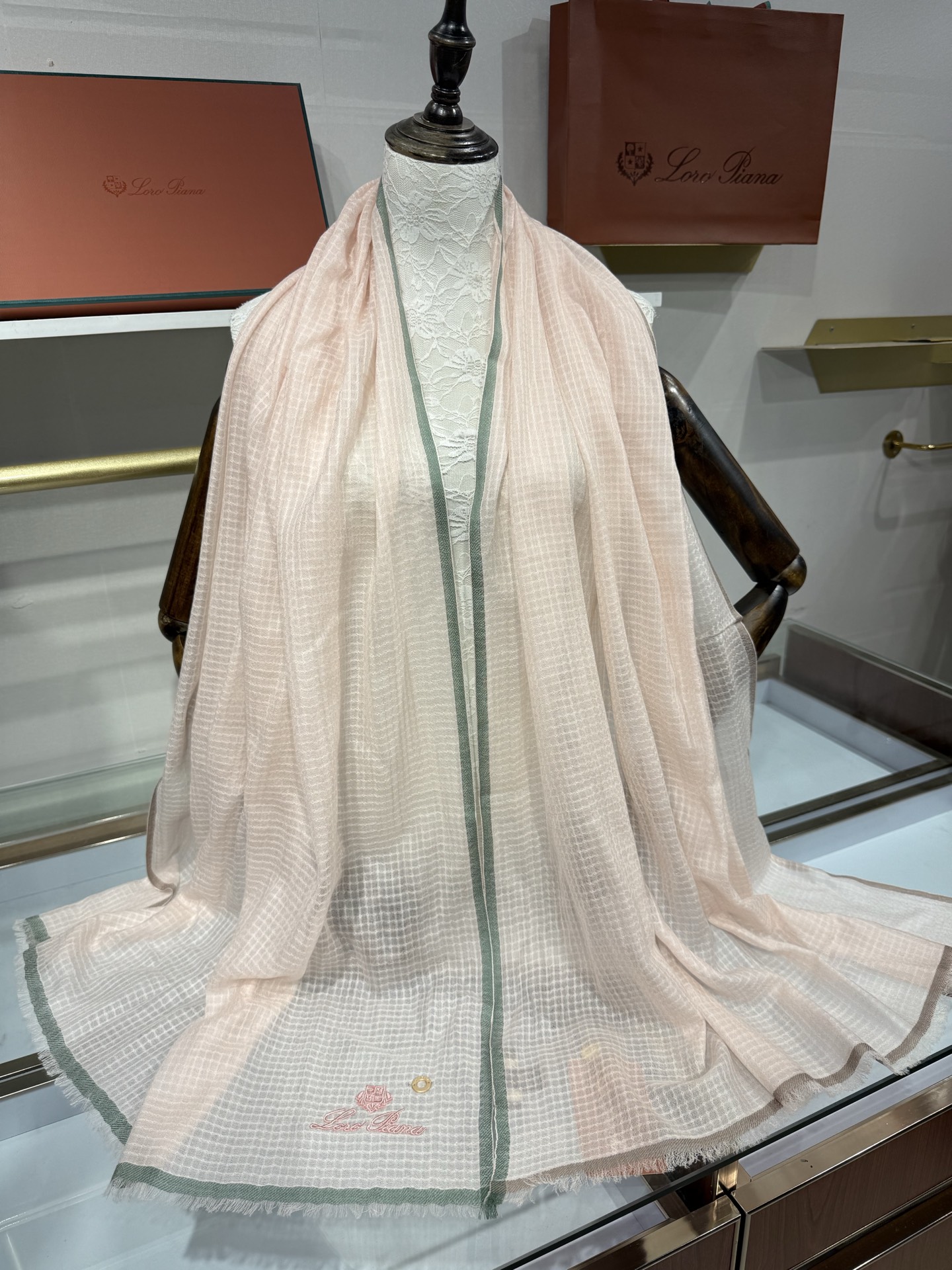 💟Loro Piana LP 最新独家供应十年二十年都不过时！也只有LP羊绒围巾能把这么看似简单外观的围