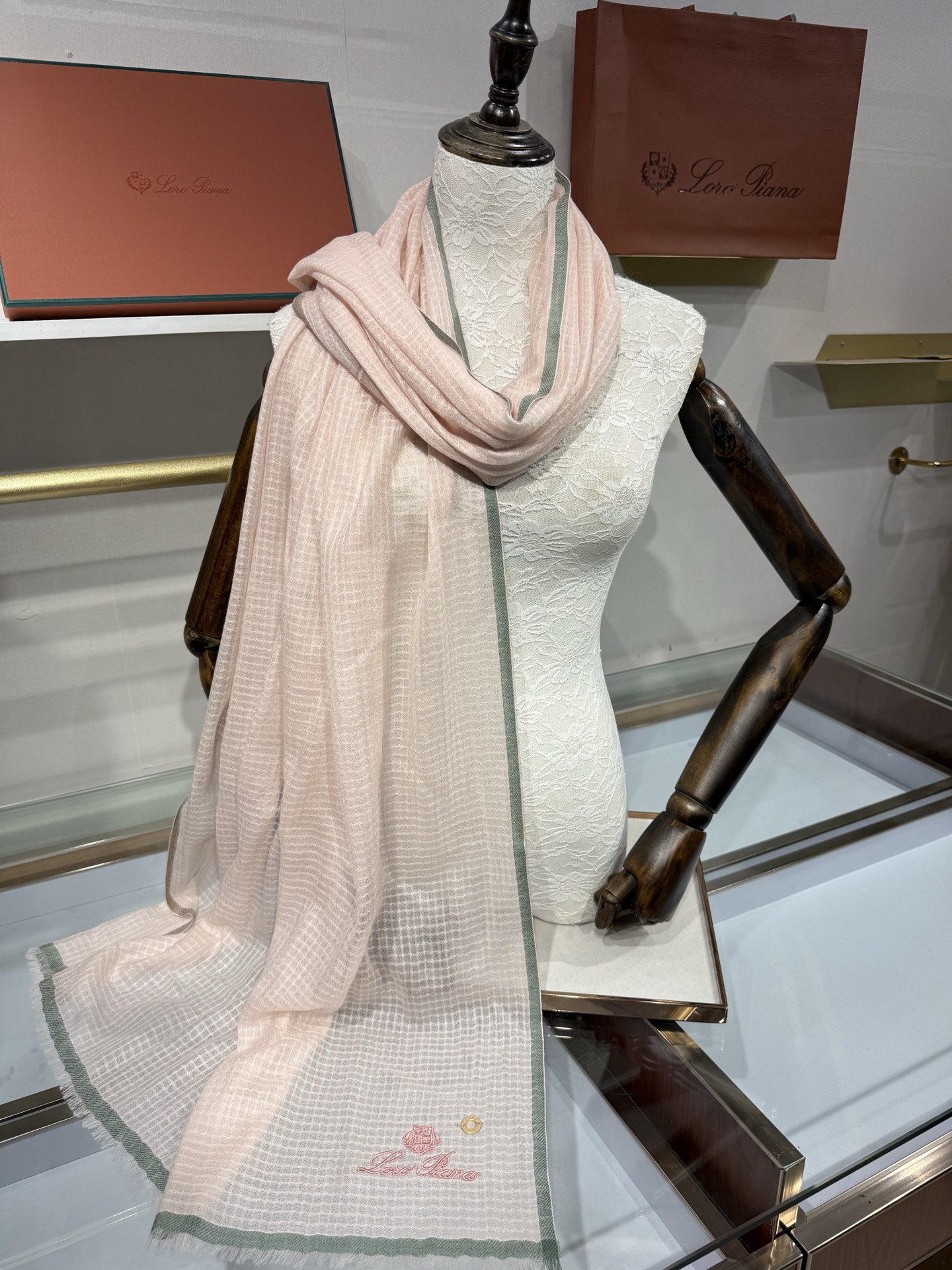💟Loro Piana LP 最新独家供应十年二十年都不过时！也只有LP羊绒围巾能把这么看似简单外观的围